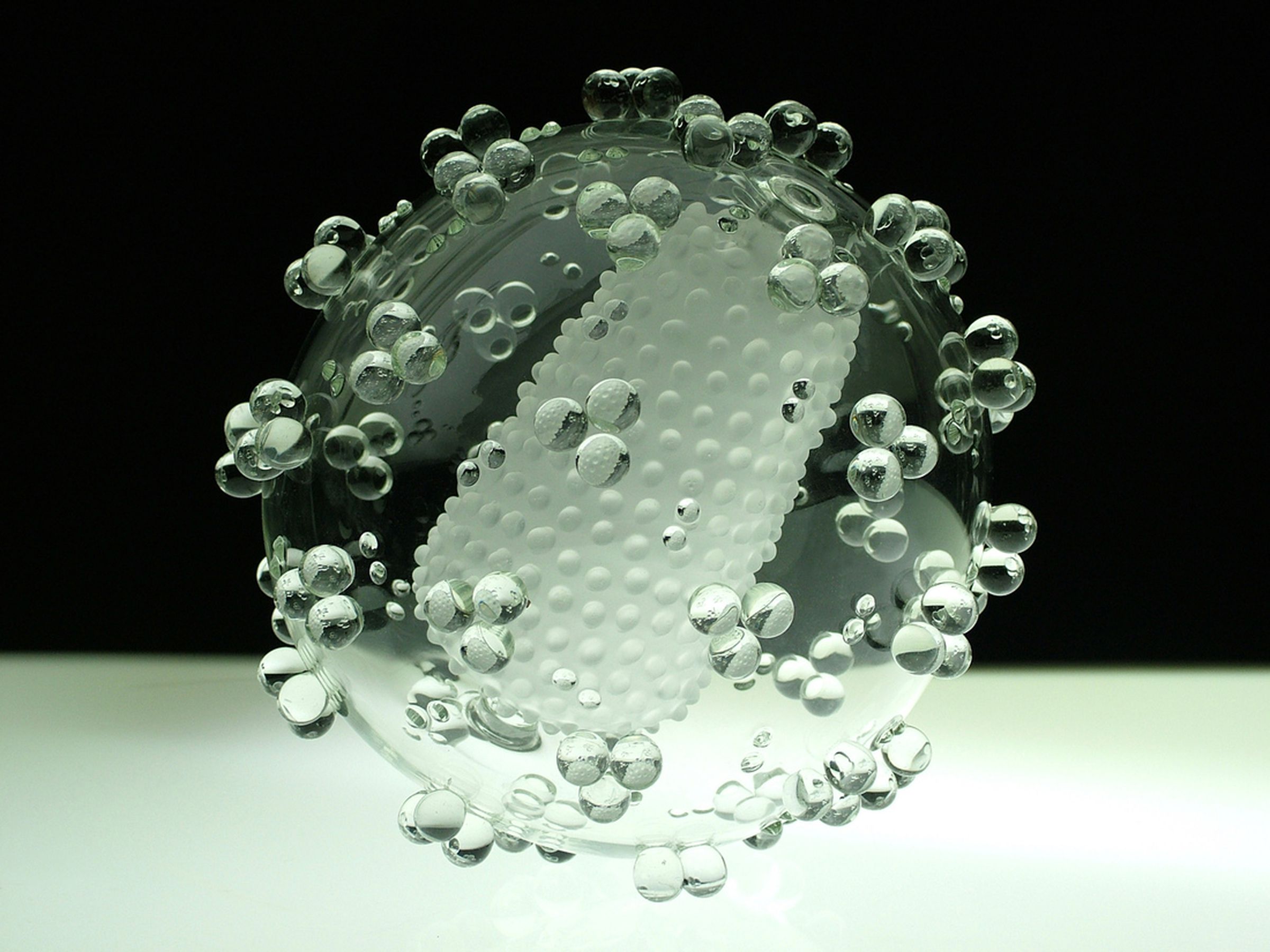 Luke Jerram 'Glass Microbiology' photos