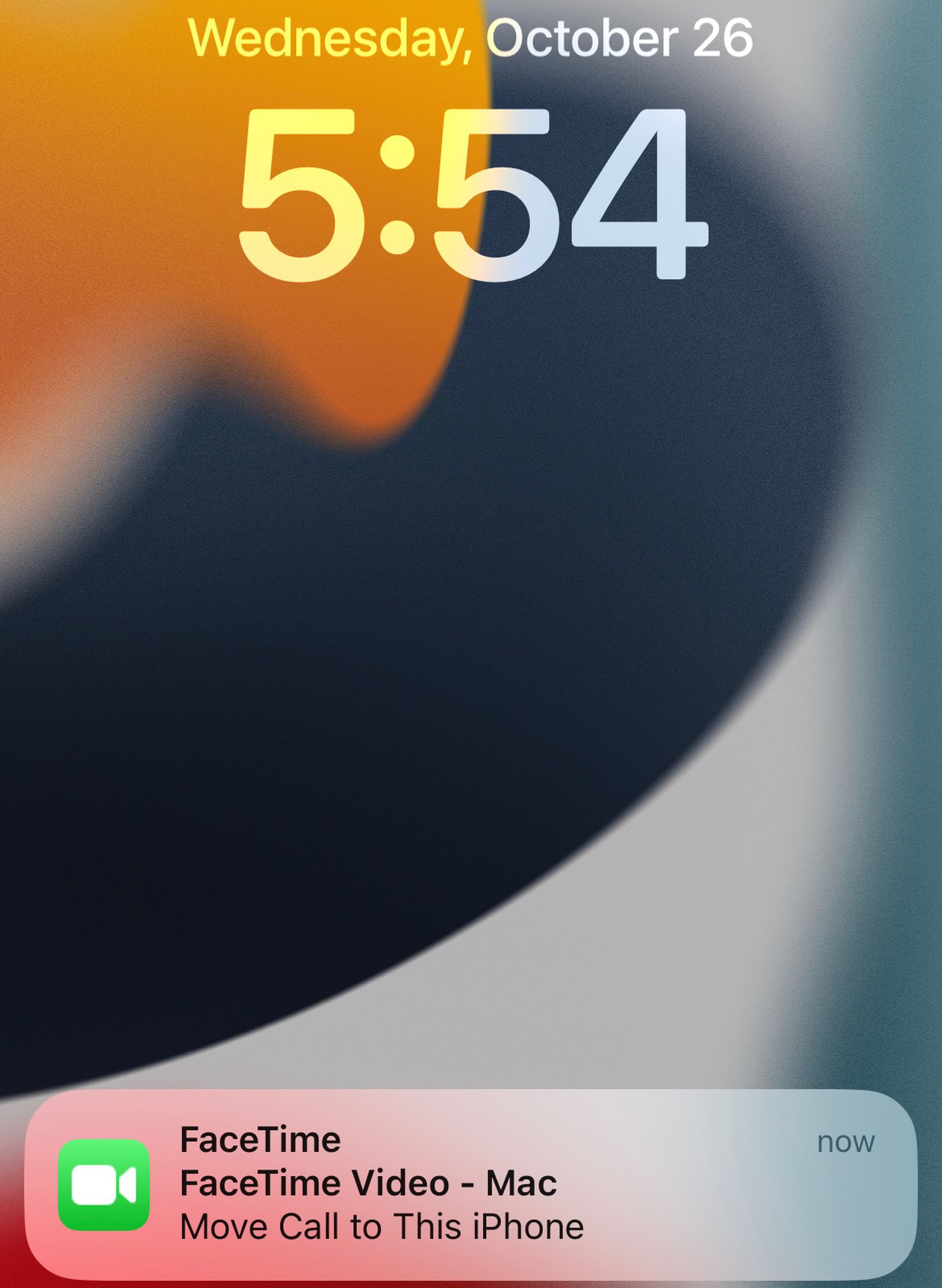 A screenshot of iOS 16. A notification reads FaceTime Video - Mac: Move Call To This iPhone.
