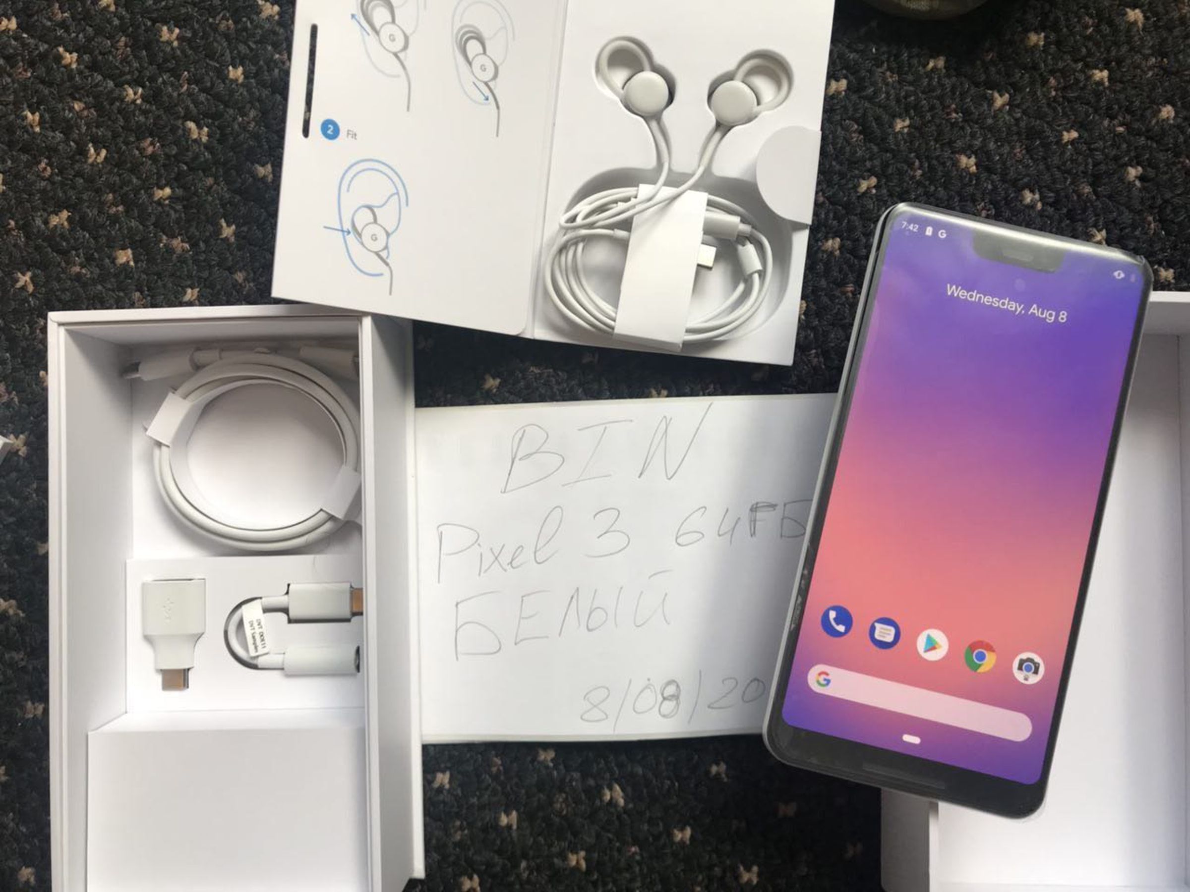 Wired Pixel Buds (top) from a leaked Pixel 3 XL unit.