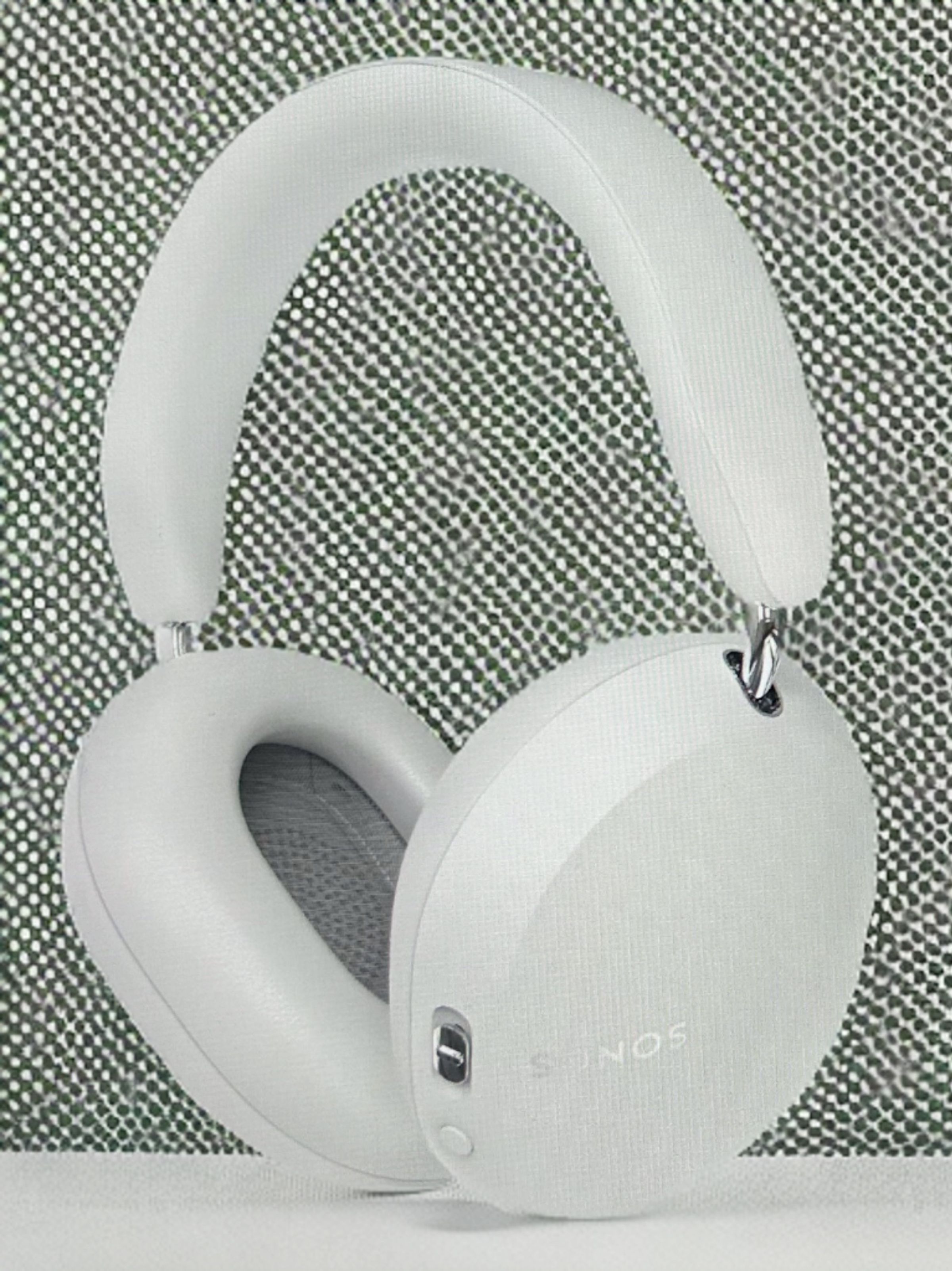 A leaked image of the white Sonos Ace headphones.
