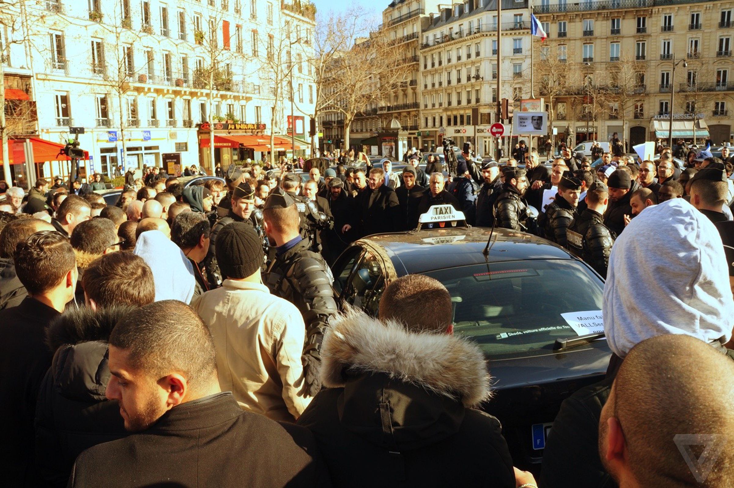 Uber-protest-paris-report-Amar-Toor-01