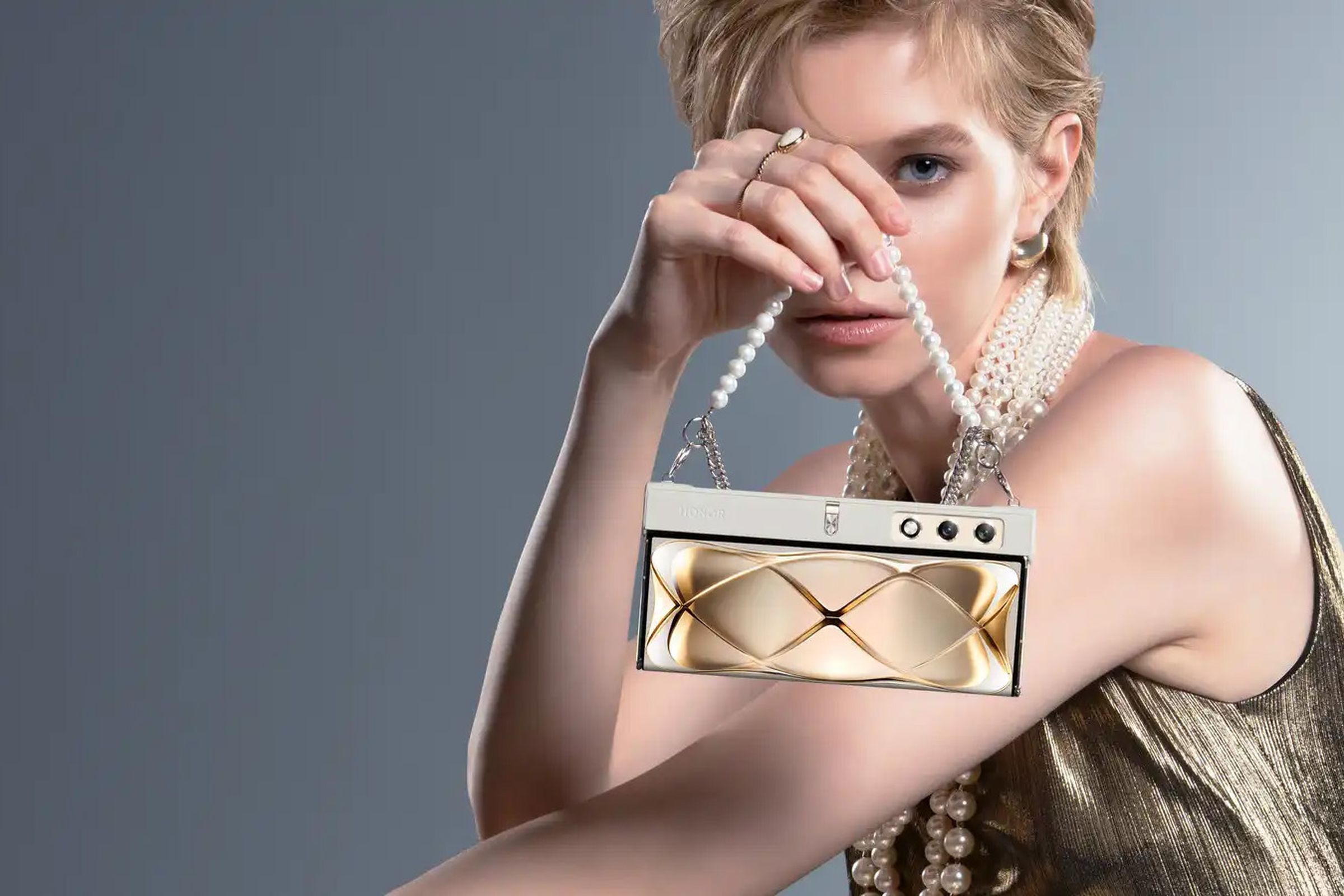 A model holds the V Purse.