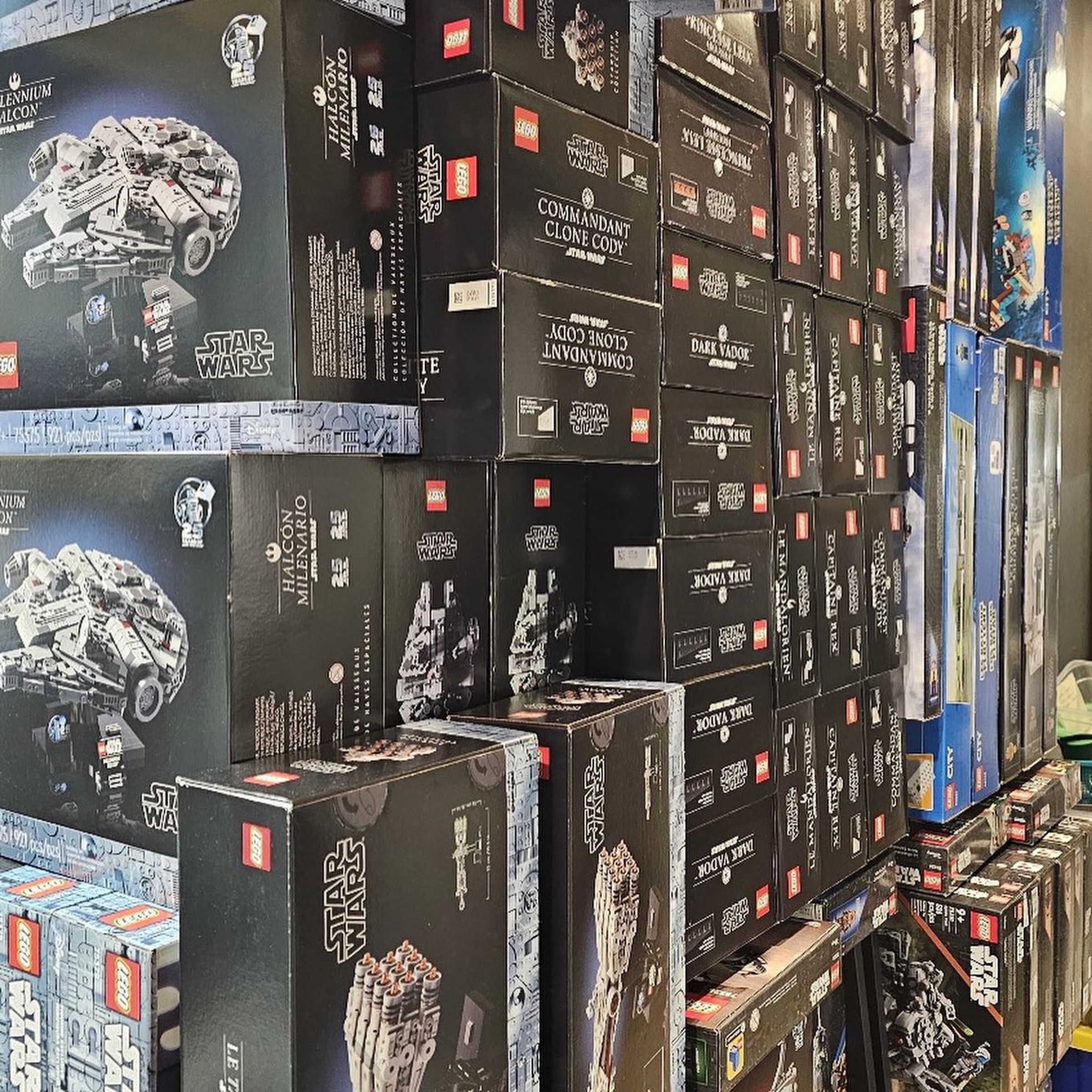 An image of stolen Star Wars Lego kits.