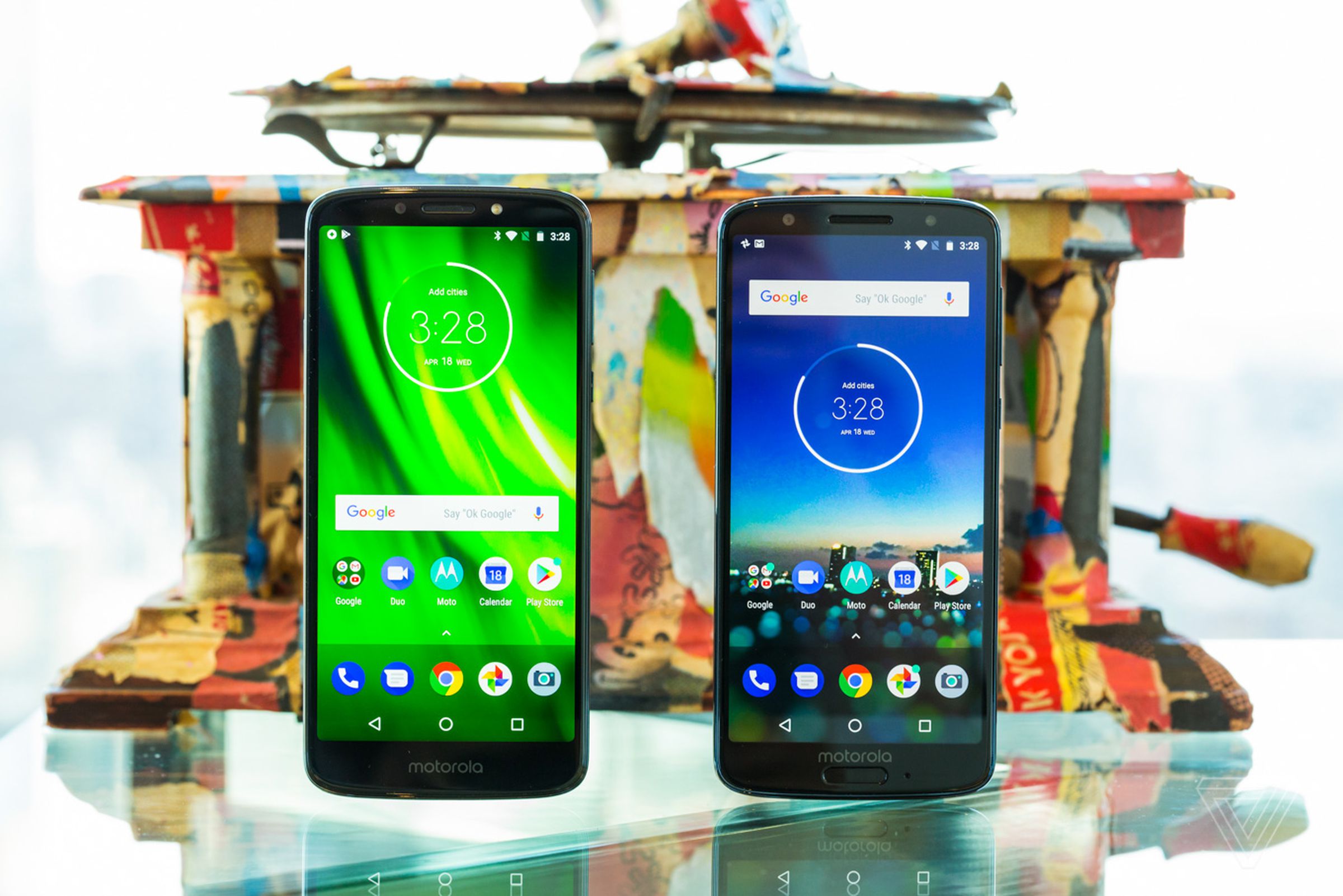 Moto G6 Play (left) and Moto G6 (right)