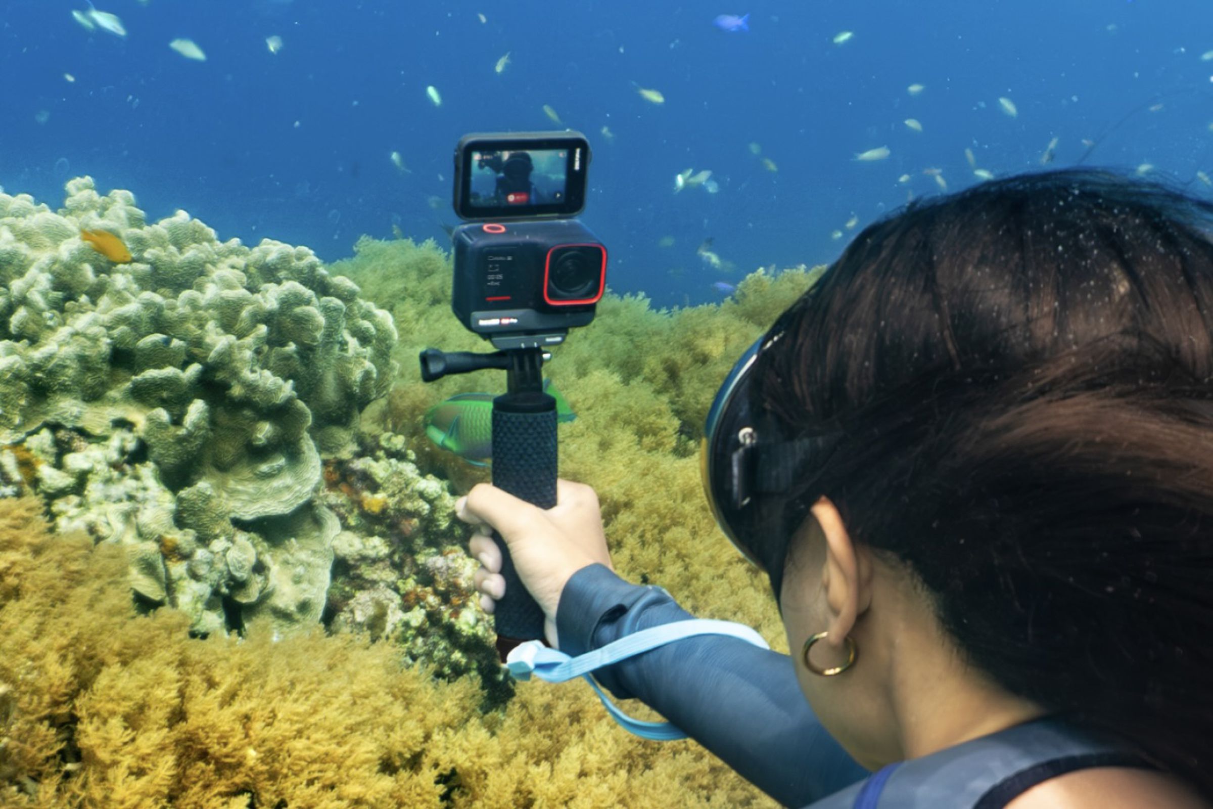 Using camera in selfie mode underwater near anemones