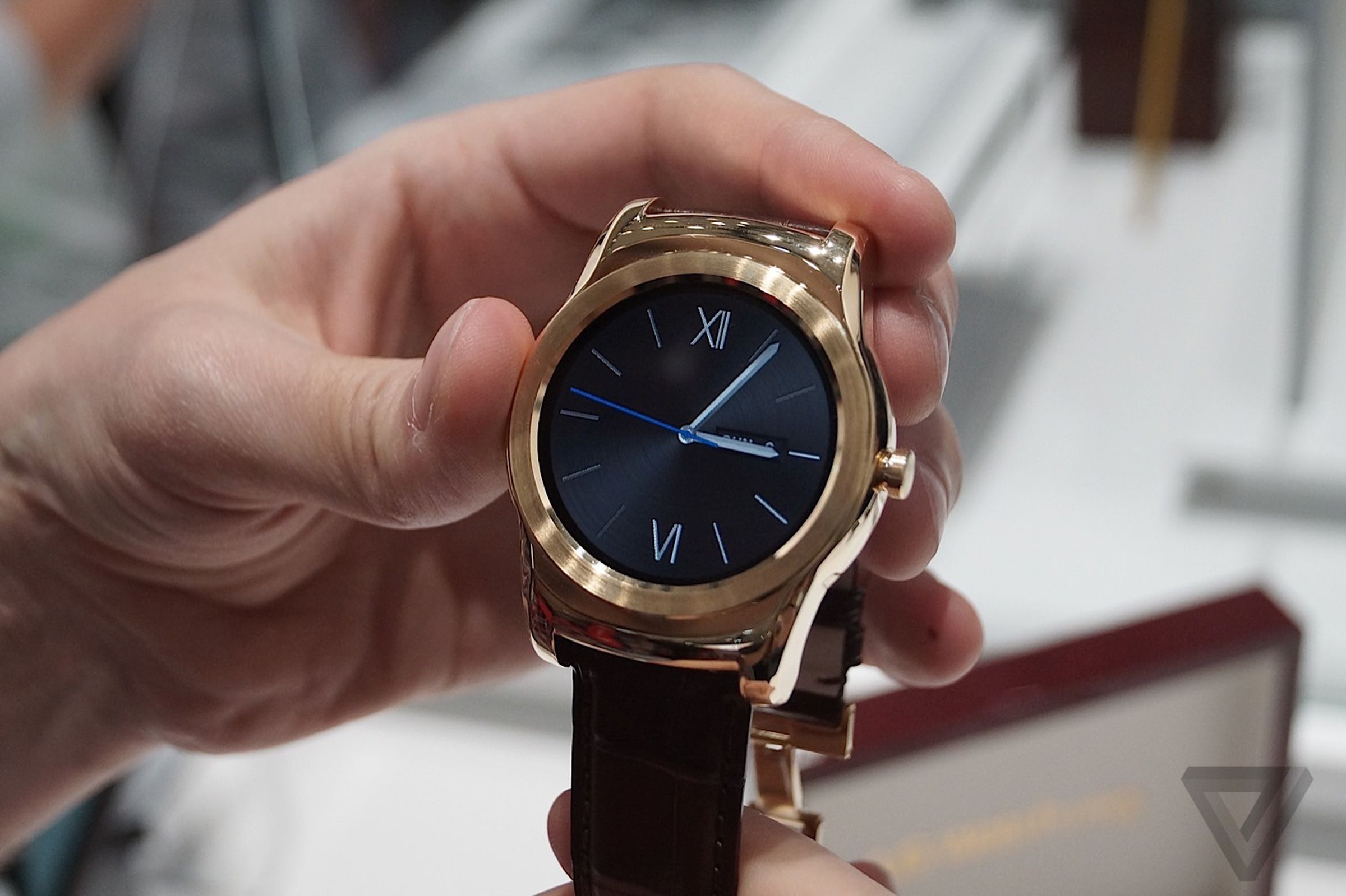 LG's 23-karat Urbane Lux smartwatch