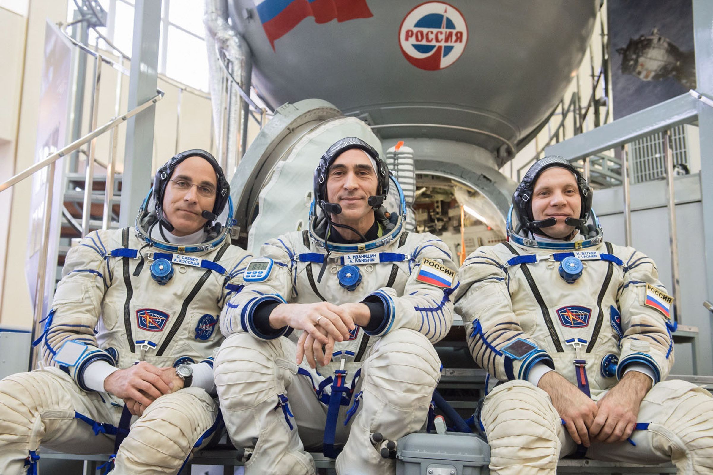 Сколько космонавтов полетело в космос. Экипаж МКС Вагнер Иванишин Кэссиди. МКС 63 Вагнер Иванишин.