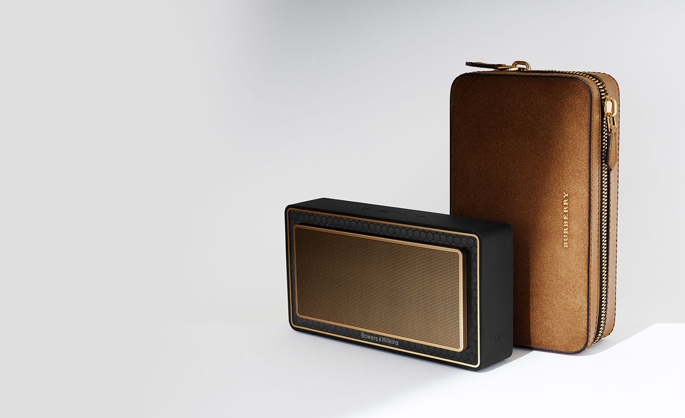 Bowers & Wilkins T7 Gold Edition Burberry Bluetooth speaker