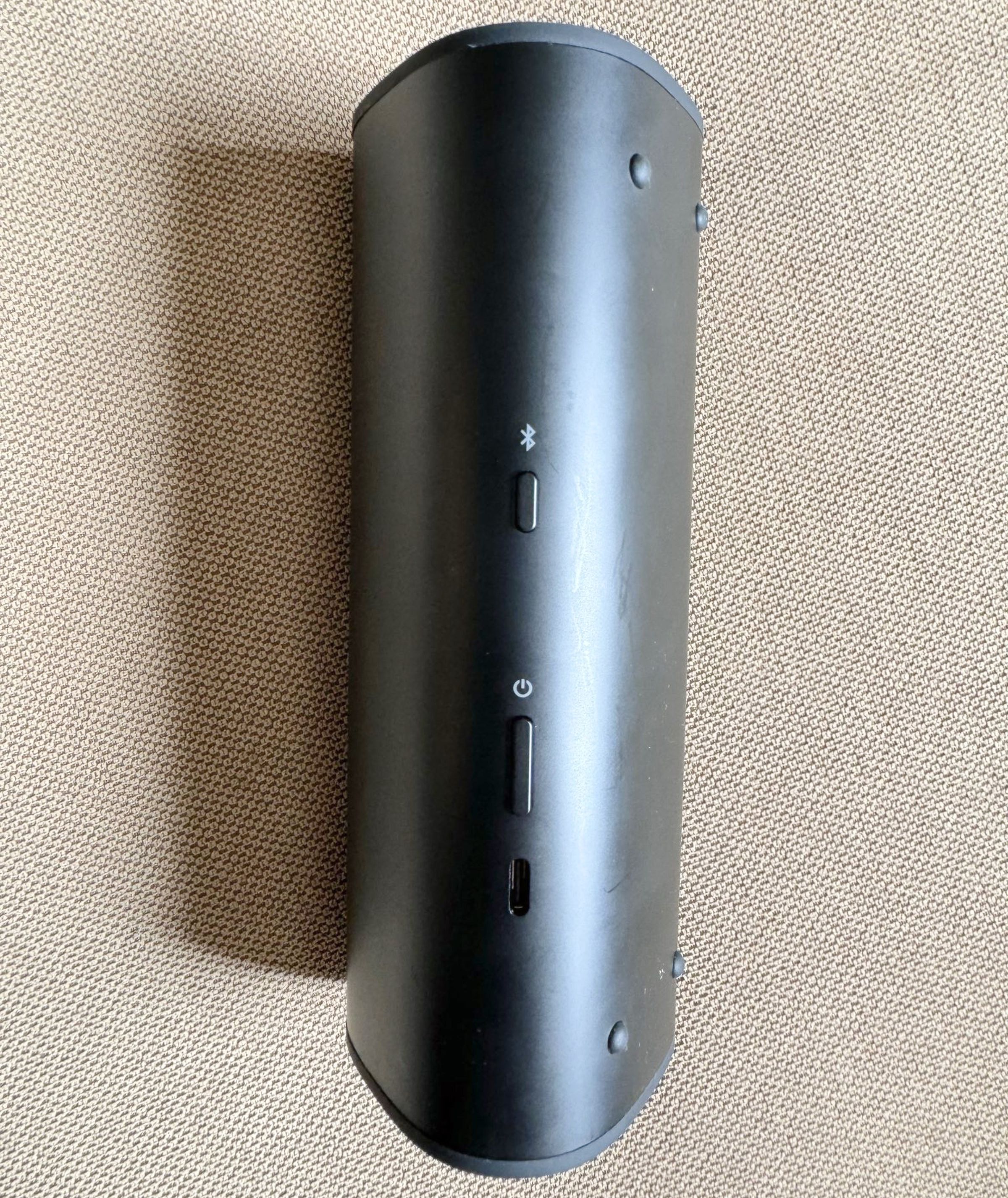 An image of the Sonos Roam 2 speaker in black.