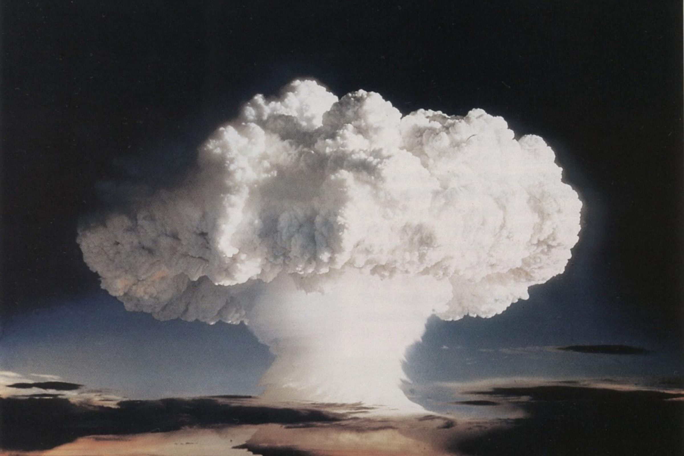 The mushroom cloud from the first successful test of the hydrogen bomb on Enewetak Atoll, 1952.