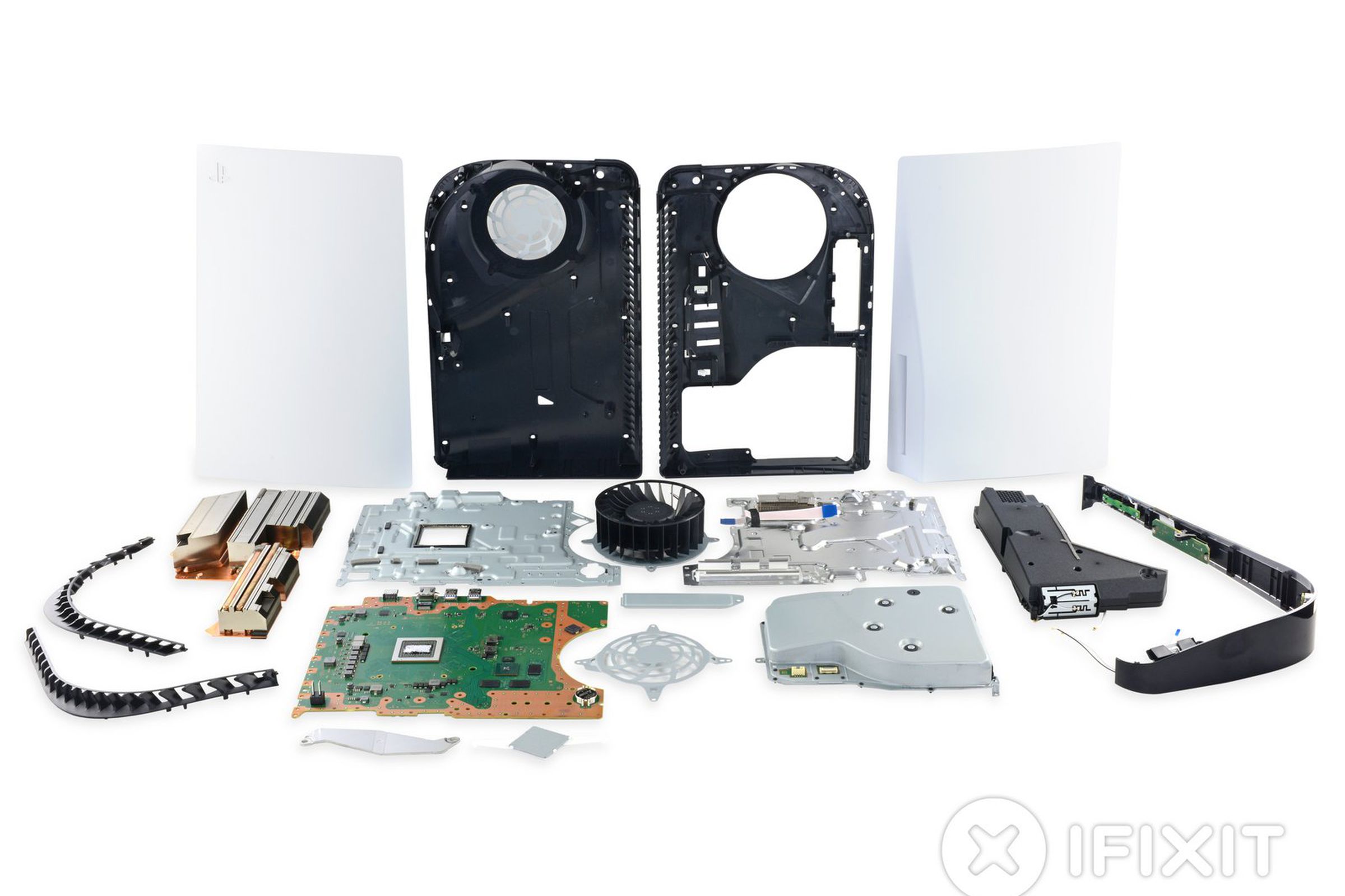 The PS5’s pieces after being disassembled 