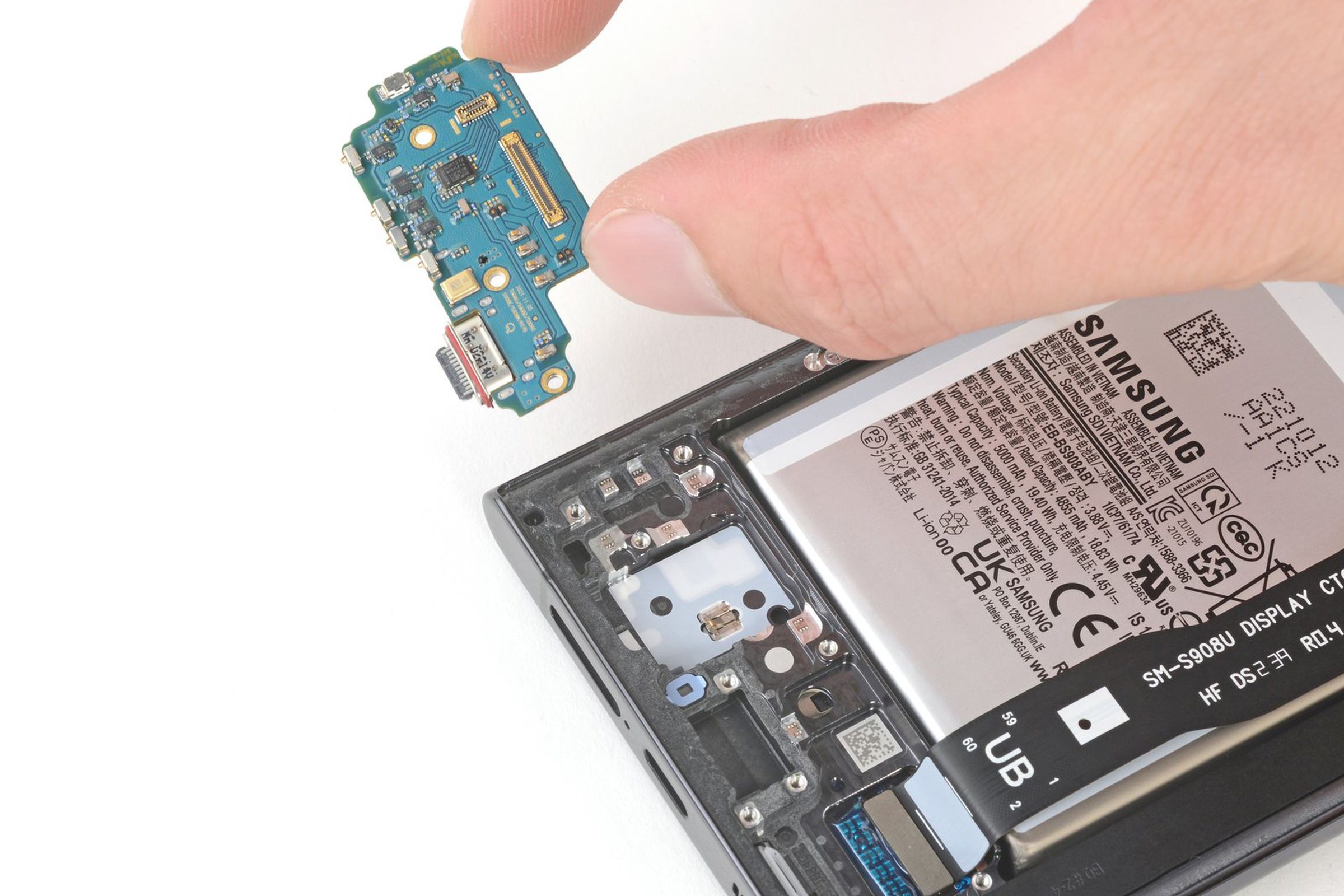 You can finally repair your own Samsung Galaxy S22
