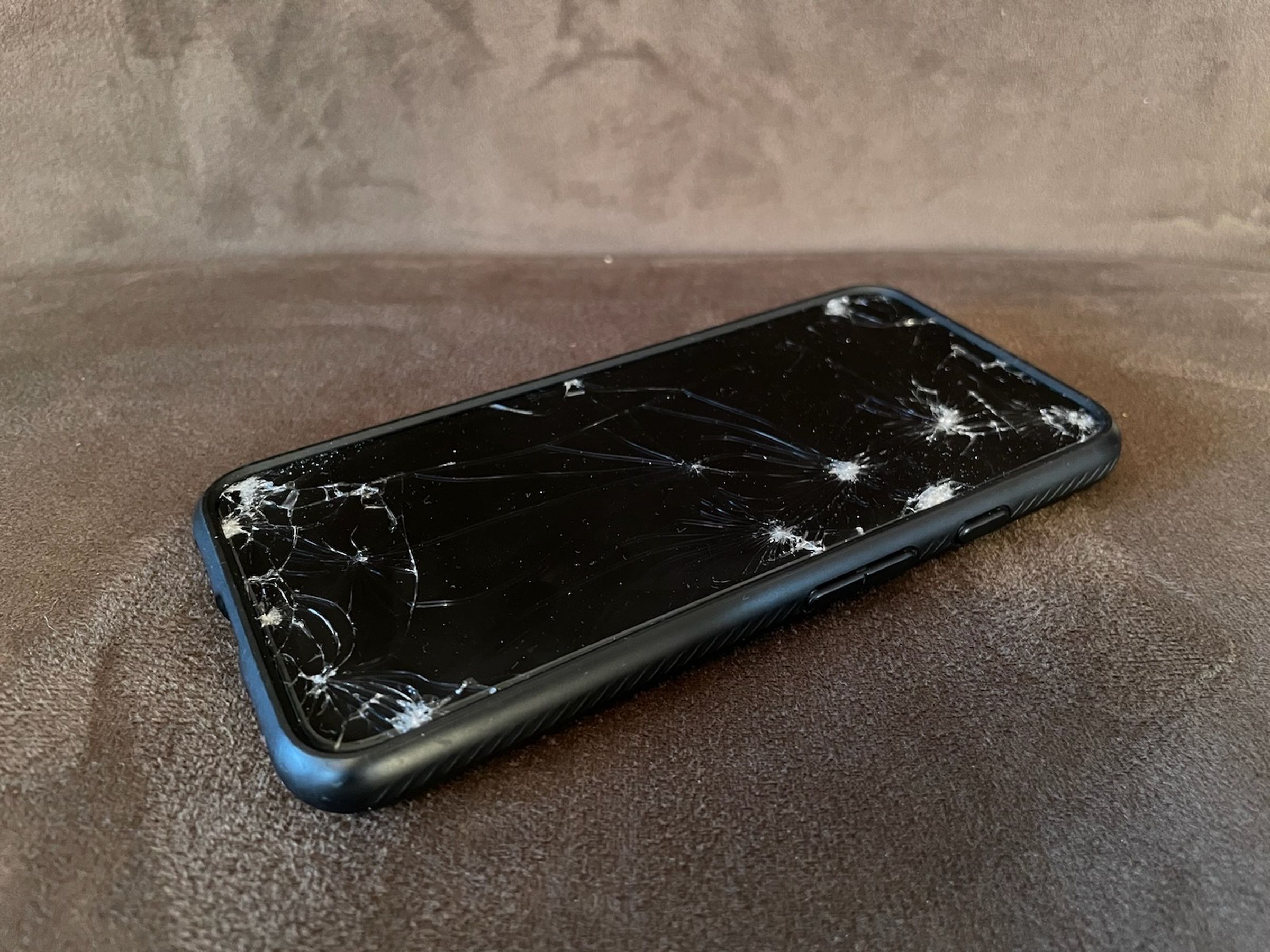 This Pixel 4 looks like it was annihilated by pebbles