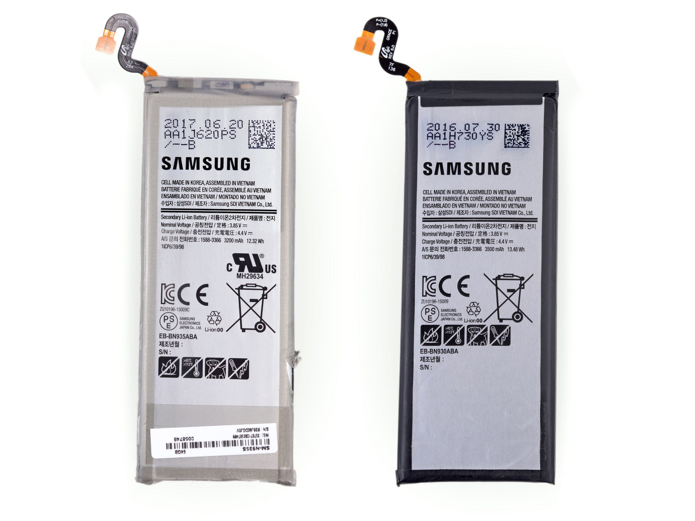 Left, the Note 7 Fan Edition battery. Right, the original Note 7 battery.