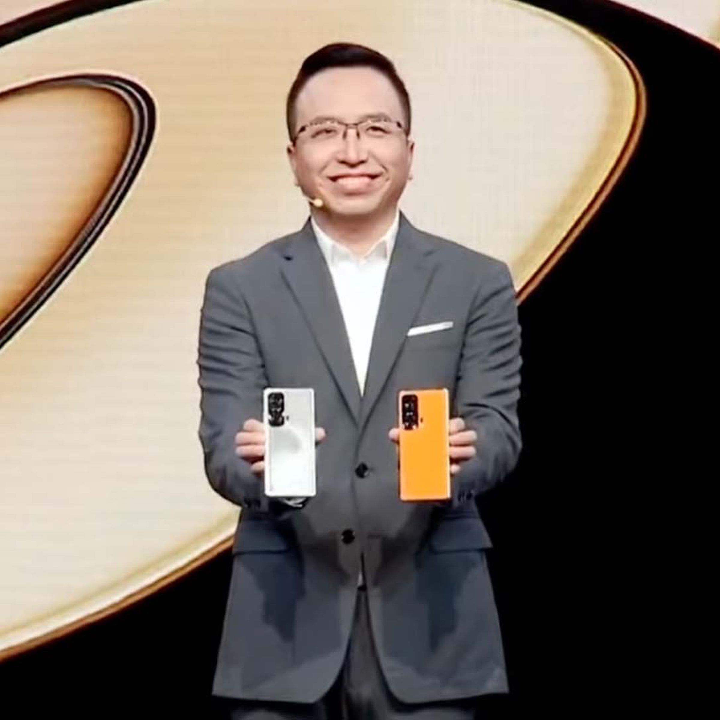 George Zhao announcing Honor’s first foldable, the Magic V, in early 2021