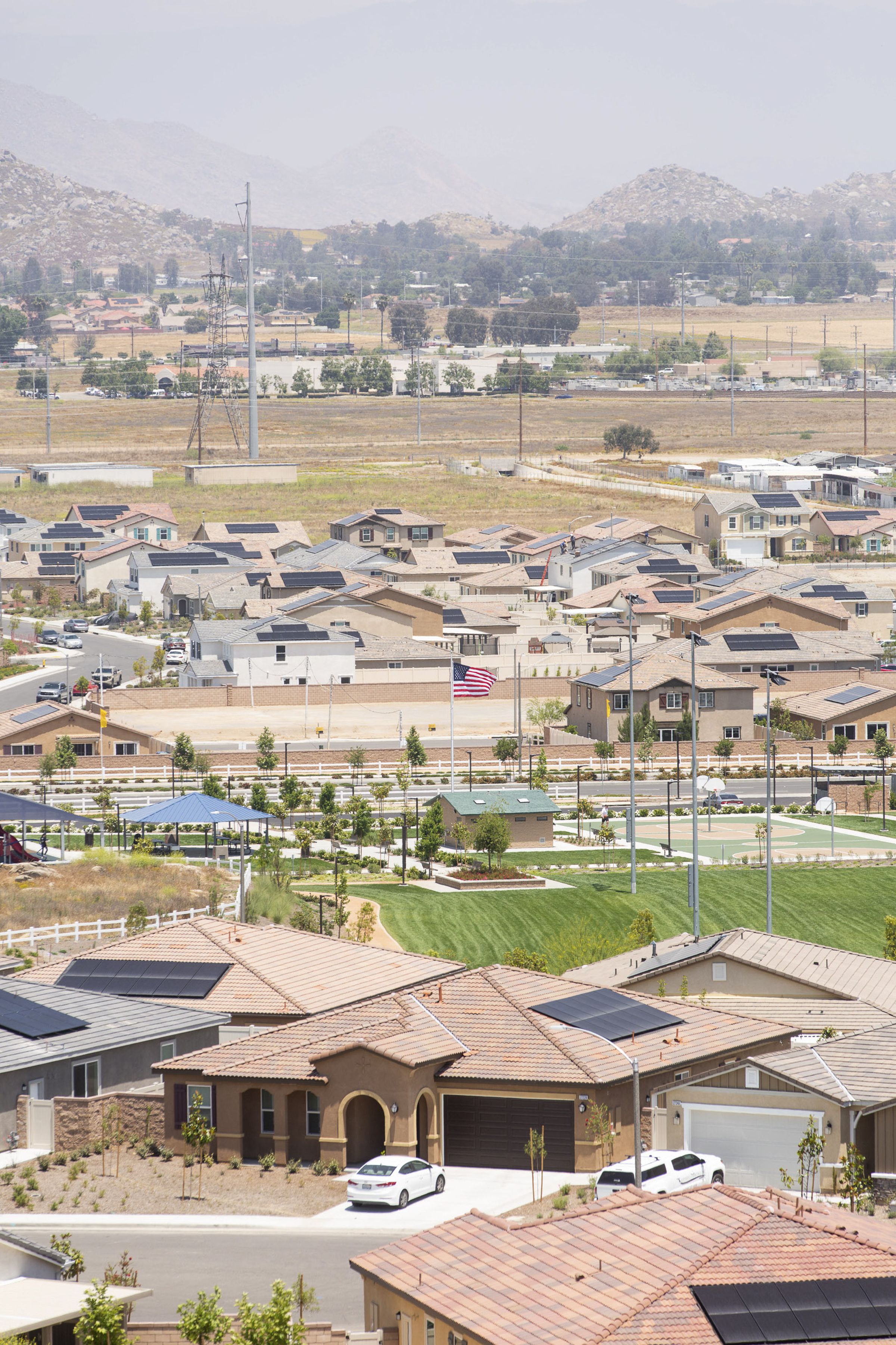Shadow Mountain is comprised of two connected communities: Durango and Oak Shade.