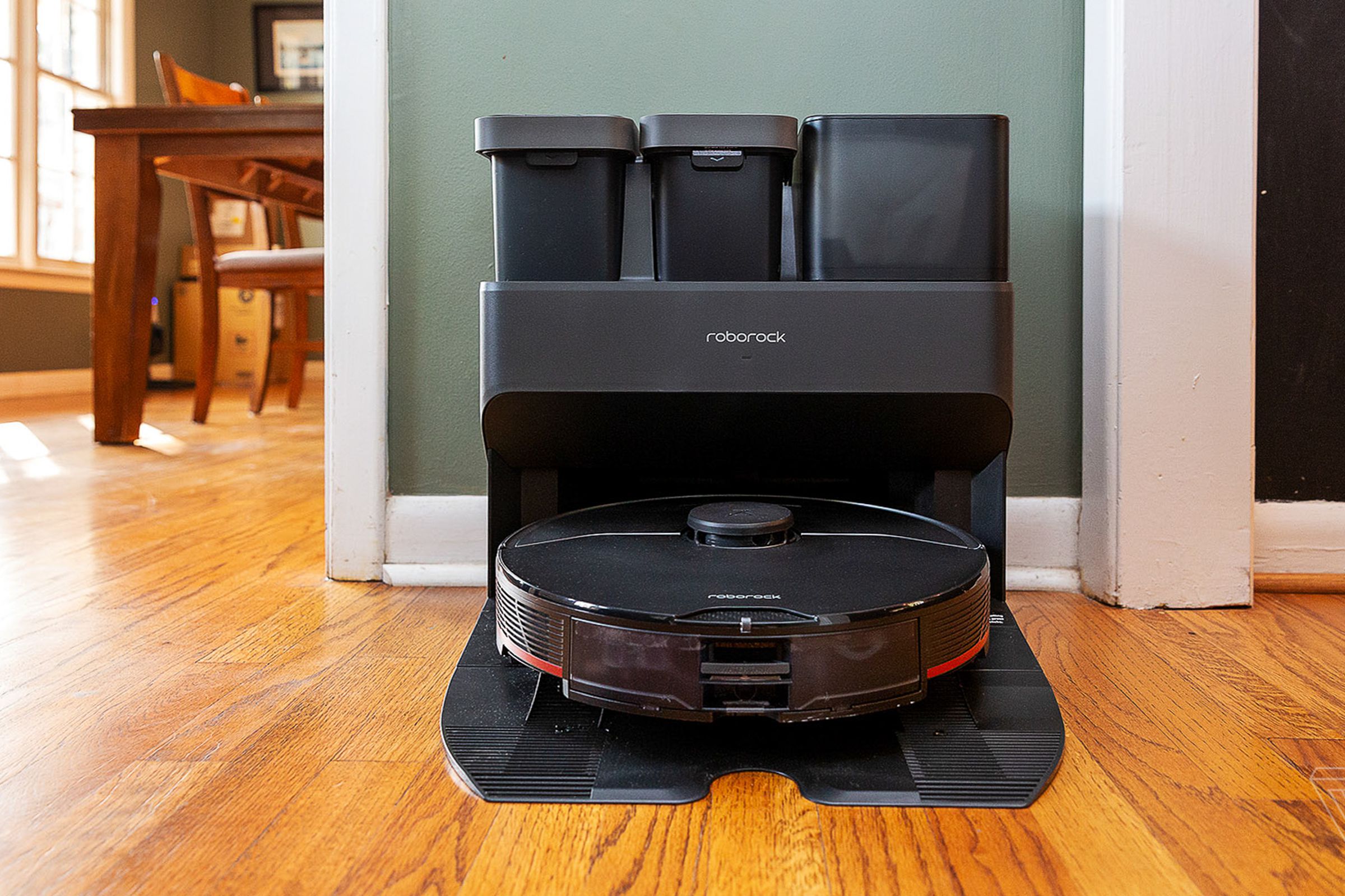 The S7 MaxV Ultra is the first of a new breed of more autonomous robot vacuum / mopping hybrids.