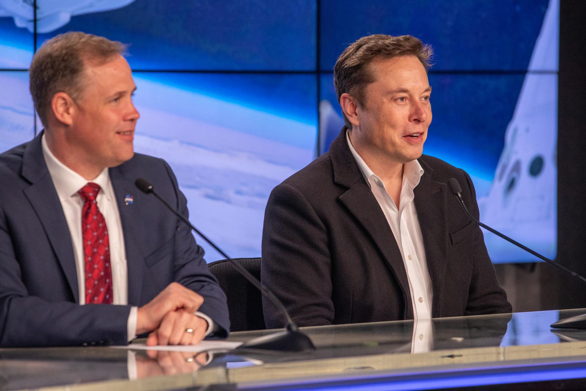 NASA administrator Jim Bridenstine (L) and Elon Musk (R) at SpaceX’s uncrewed test flight in March