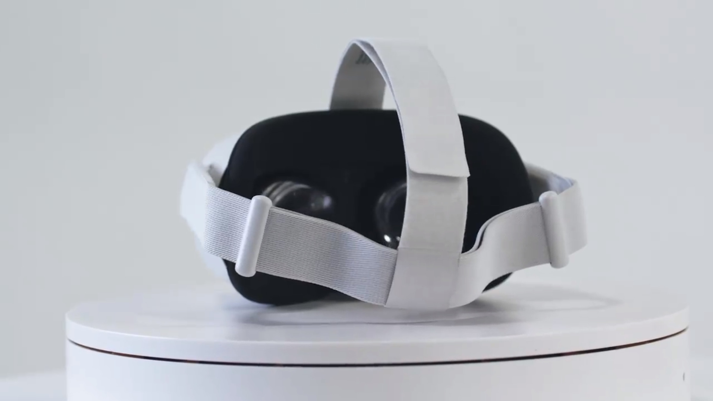 Oculus says the new strap makes it easier to slip the headset on and off.