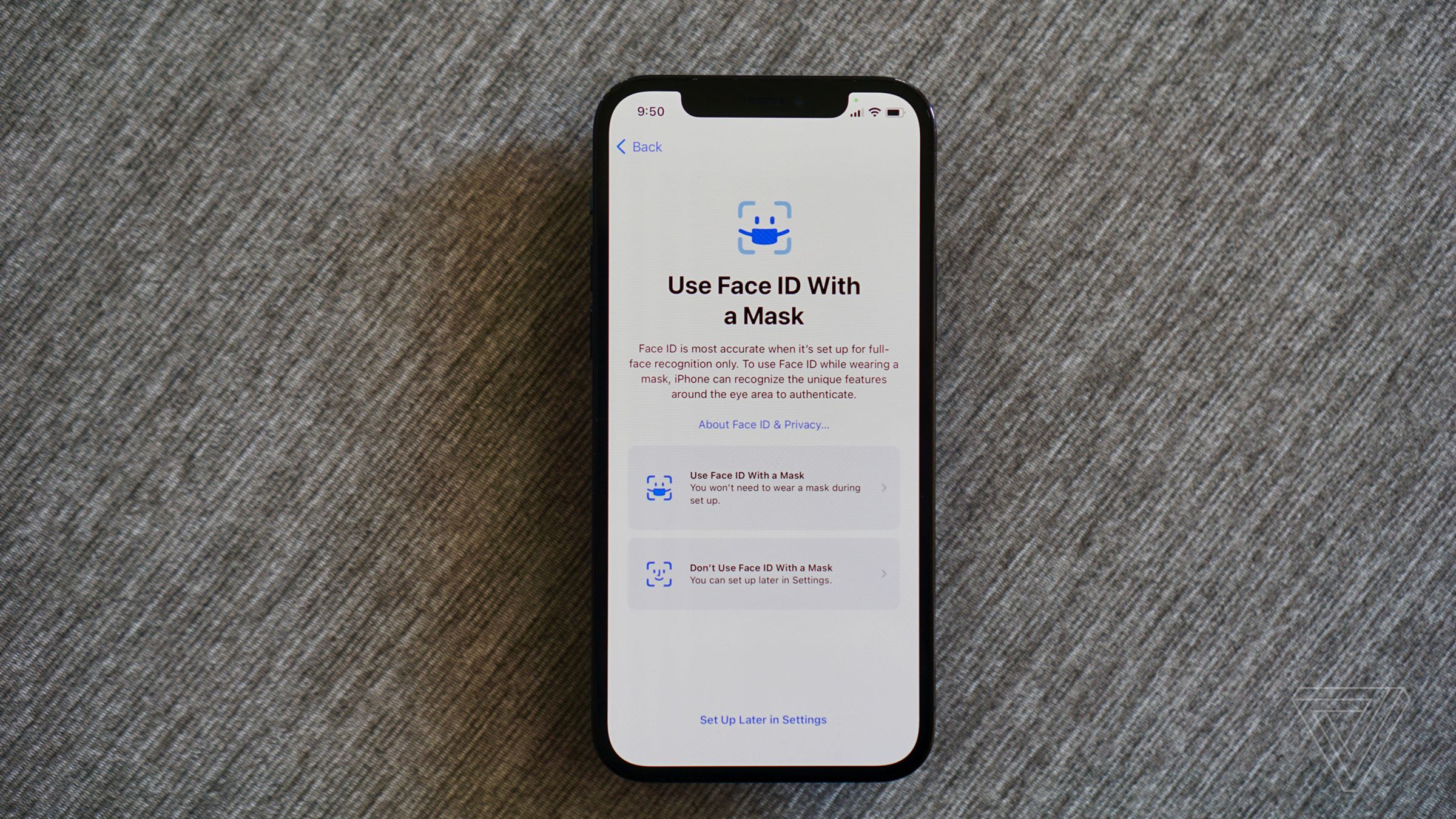 Apple’s splash screen notifying users about the new Face ID mask functionality