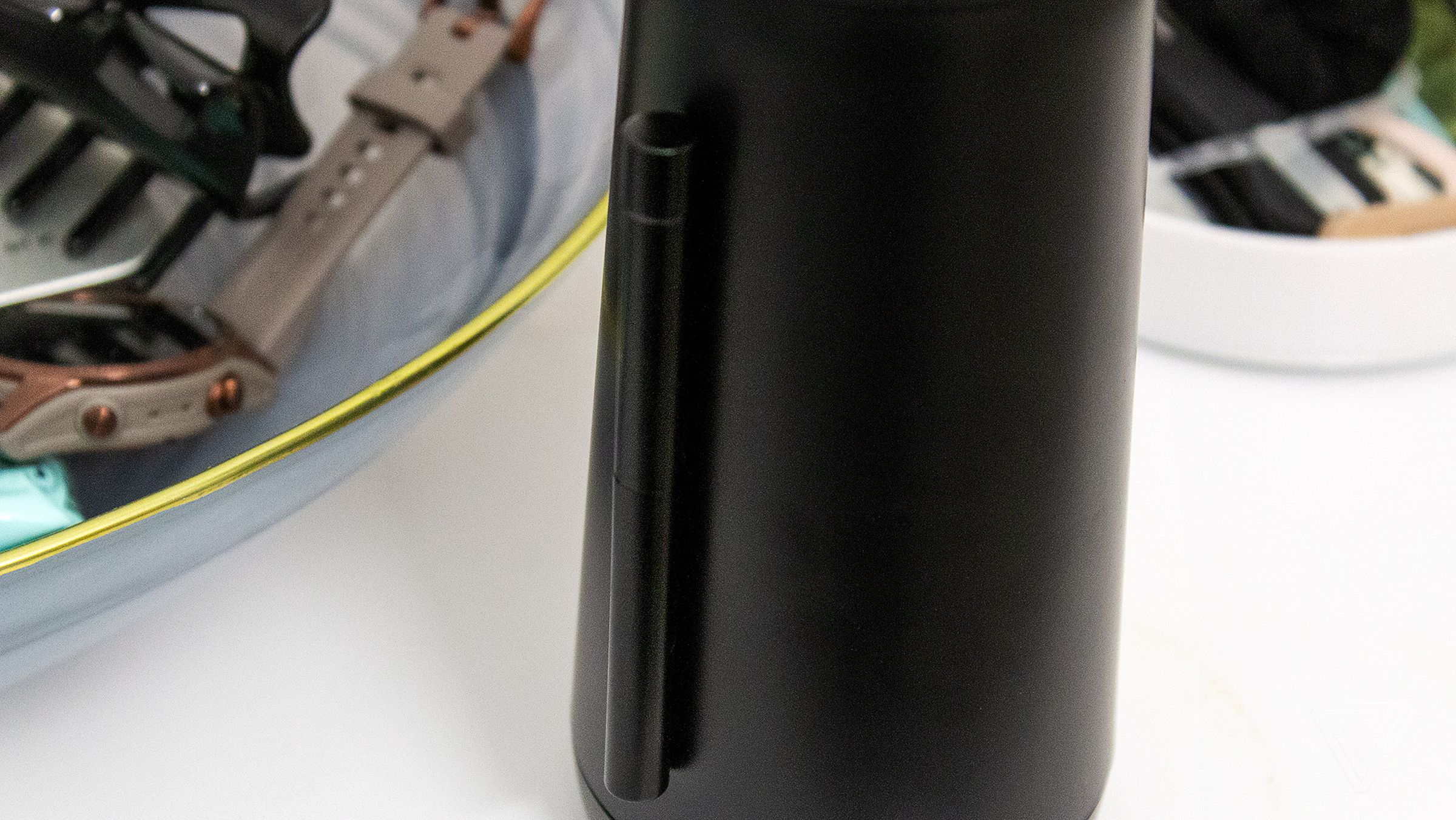 The retractable lip brush attaches magnetically to the back of the device.