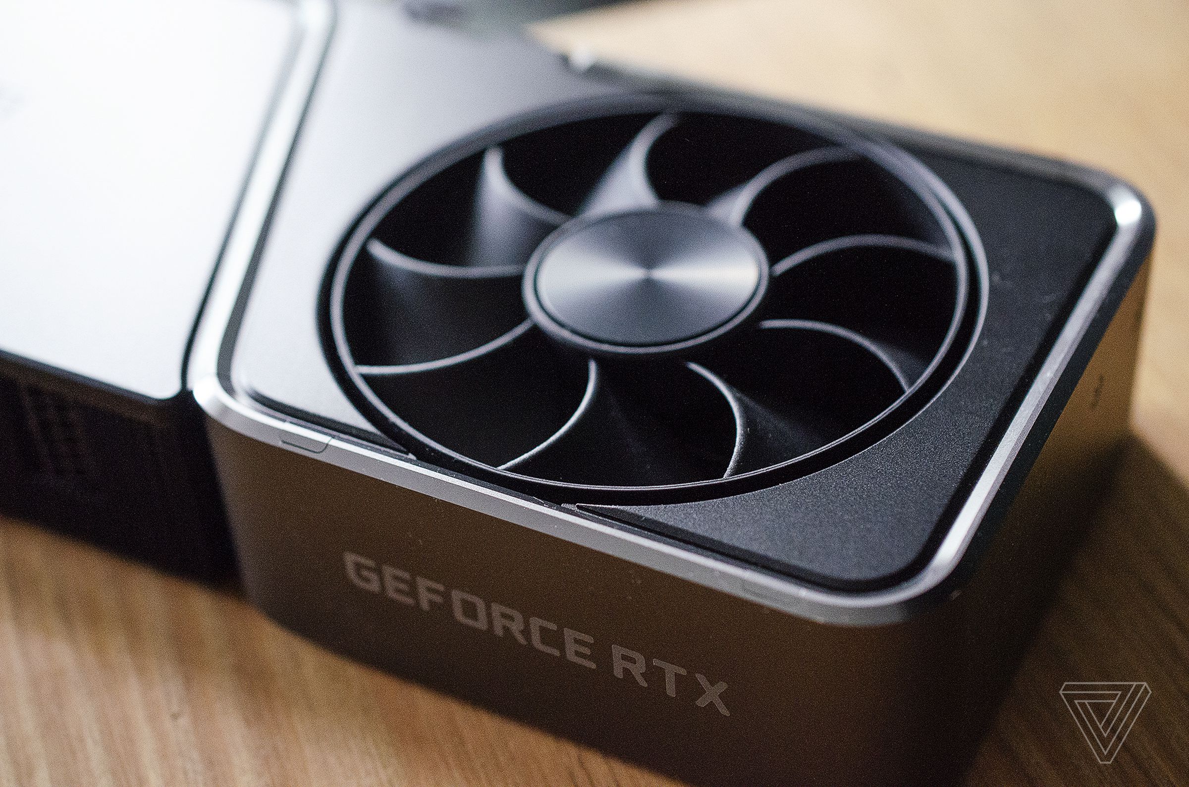 The RTX 3070 Ti uses a push-pull cooling method.