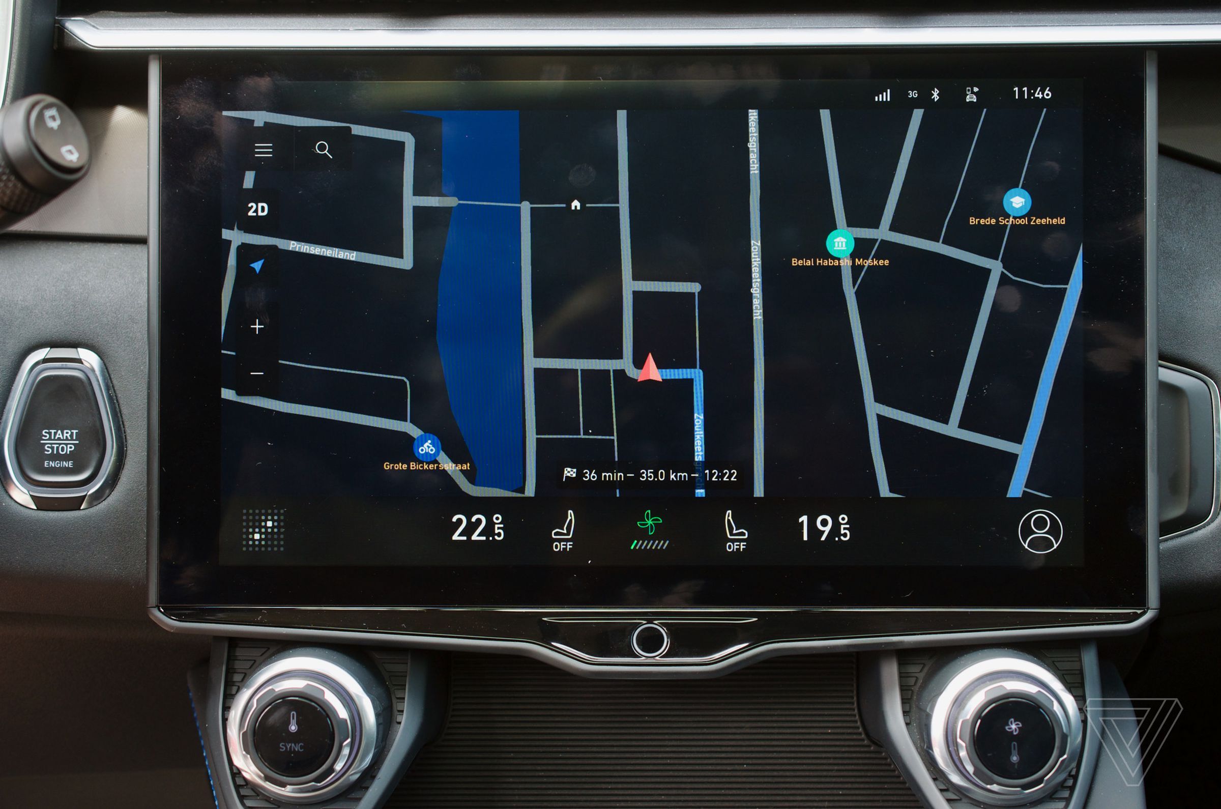 <em>Lynk &amp; Co 01: a more detailed map was displayed on the center console.</em>