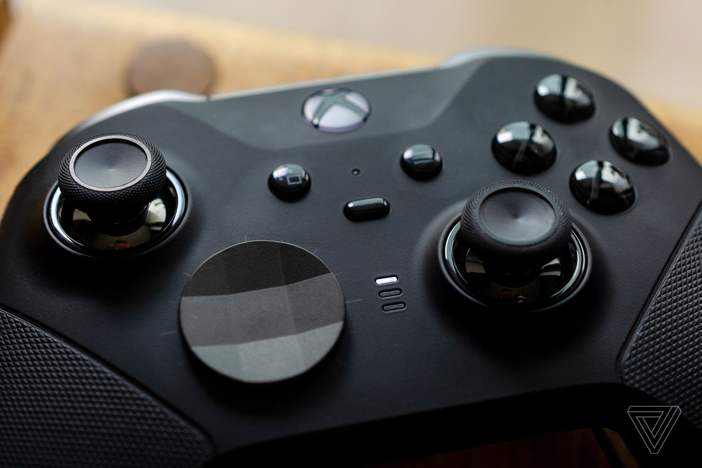 A photograph  showing the Elite 2 controller