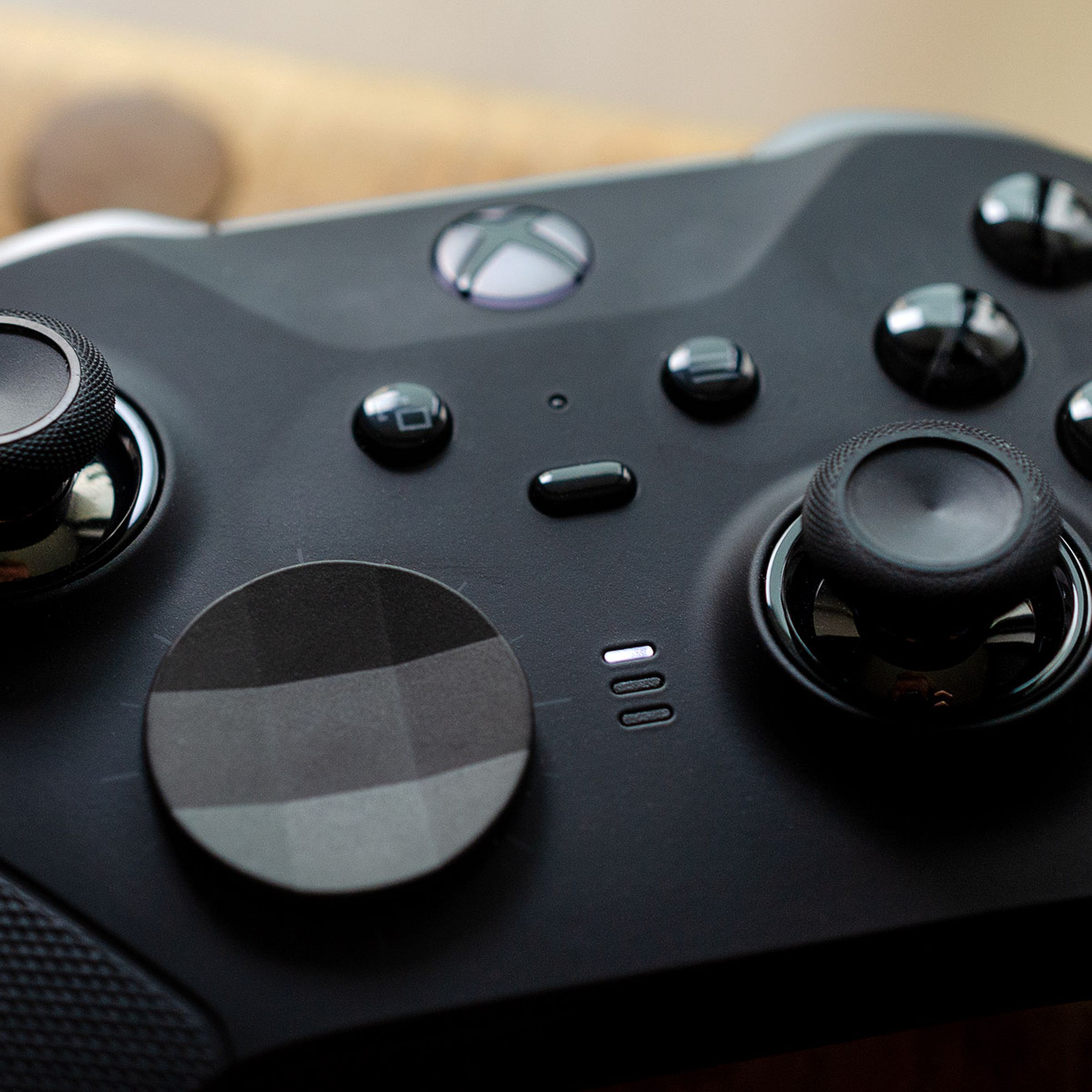 A photo showing the Elite 2 controller