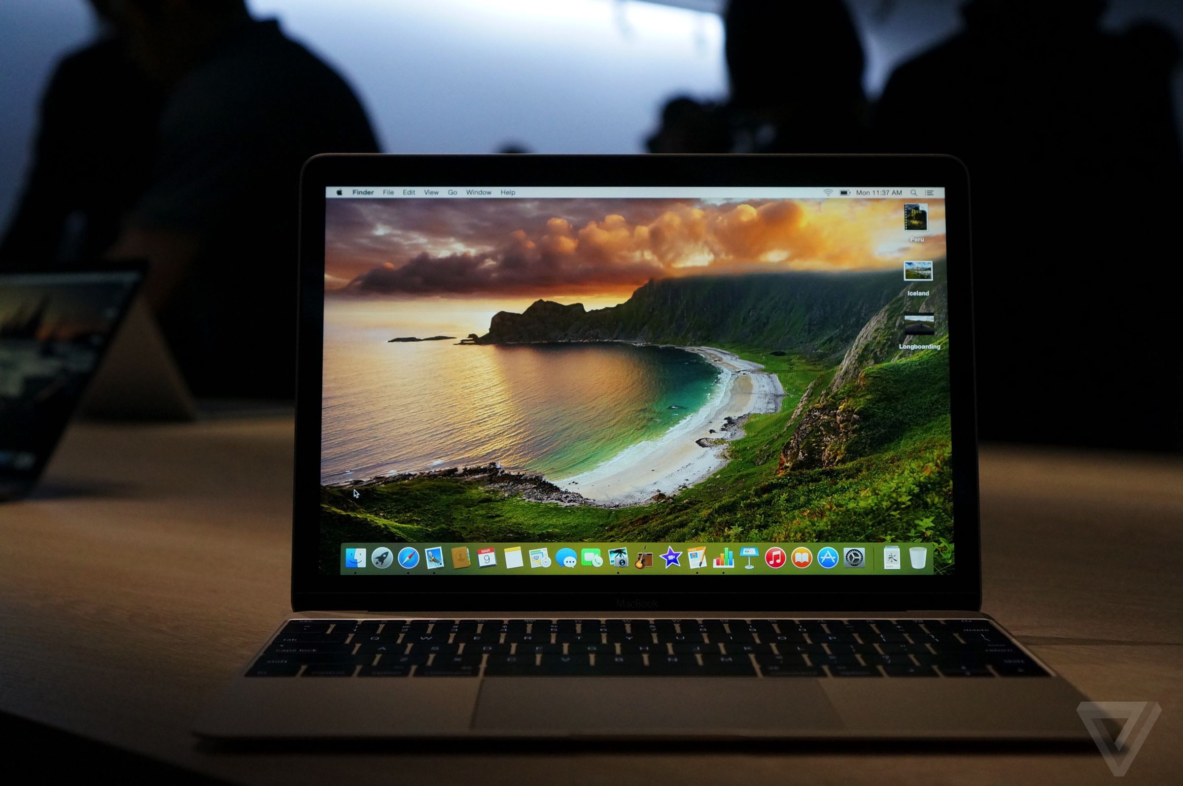 The new Macbook with Retina Display hands-on photos