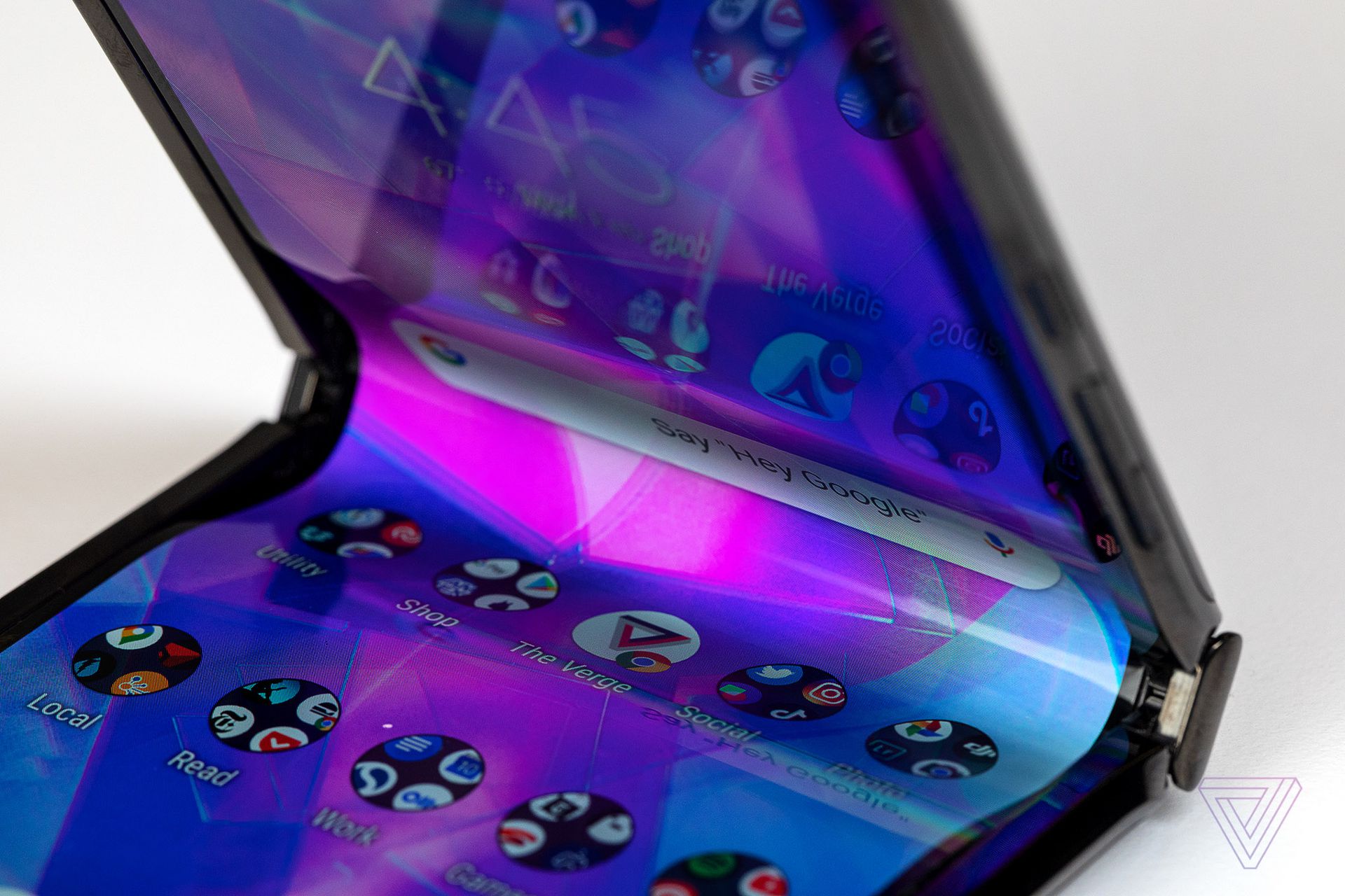 Motorola Razr review folding flip phone flops The Verge