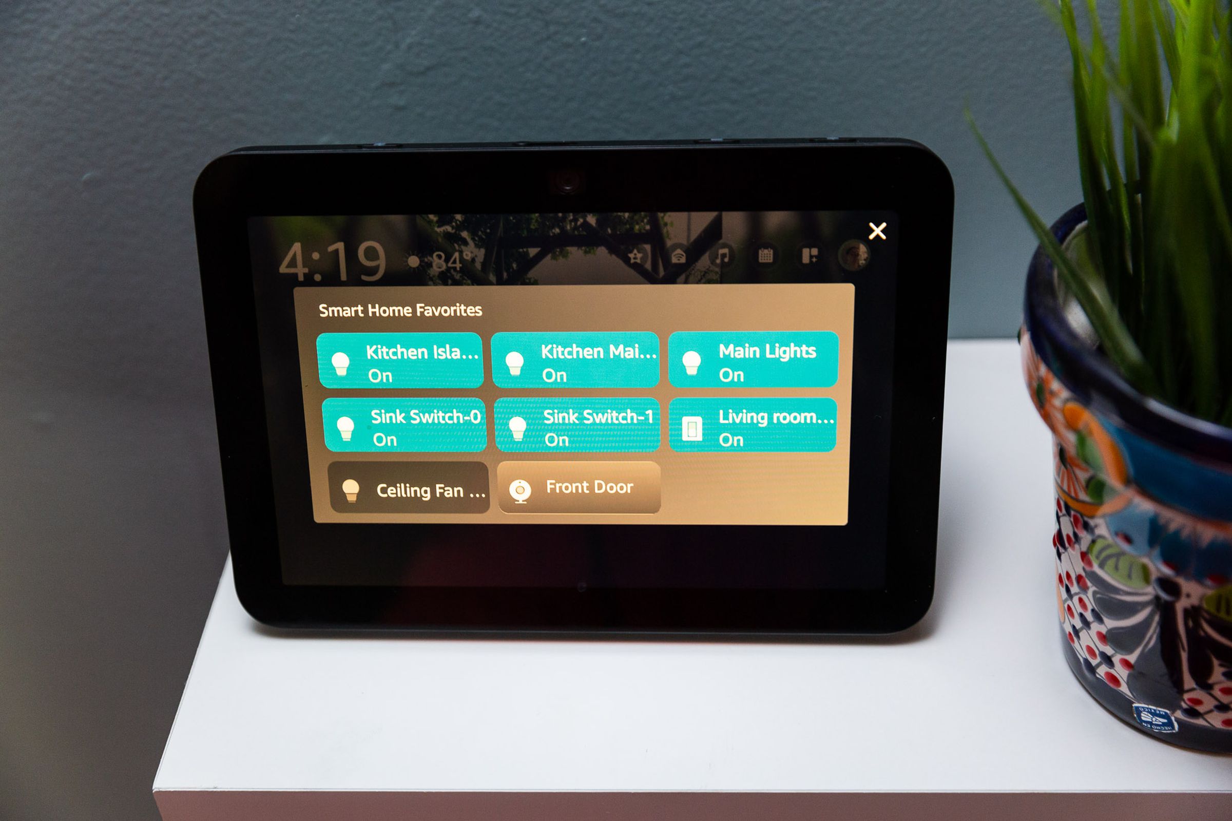 <em>The smart home favorites widget shows up to 9 devices, but you can’t choose groups.</em>
