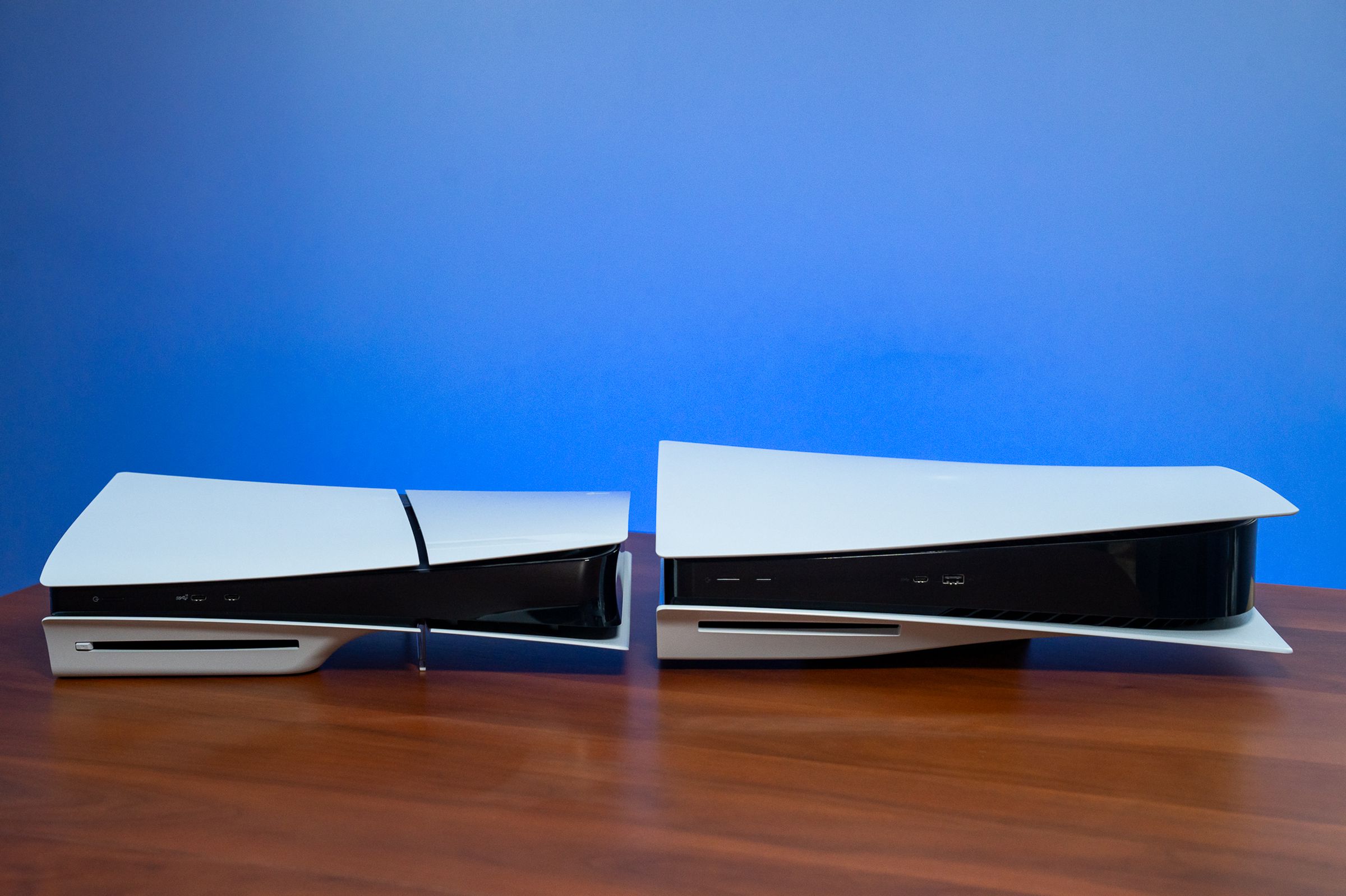 <em>Unlike the original PS5, the disc version of the new model actually rests on its side cover.</em>