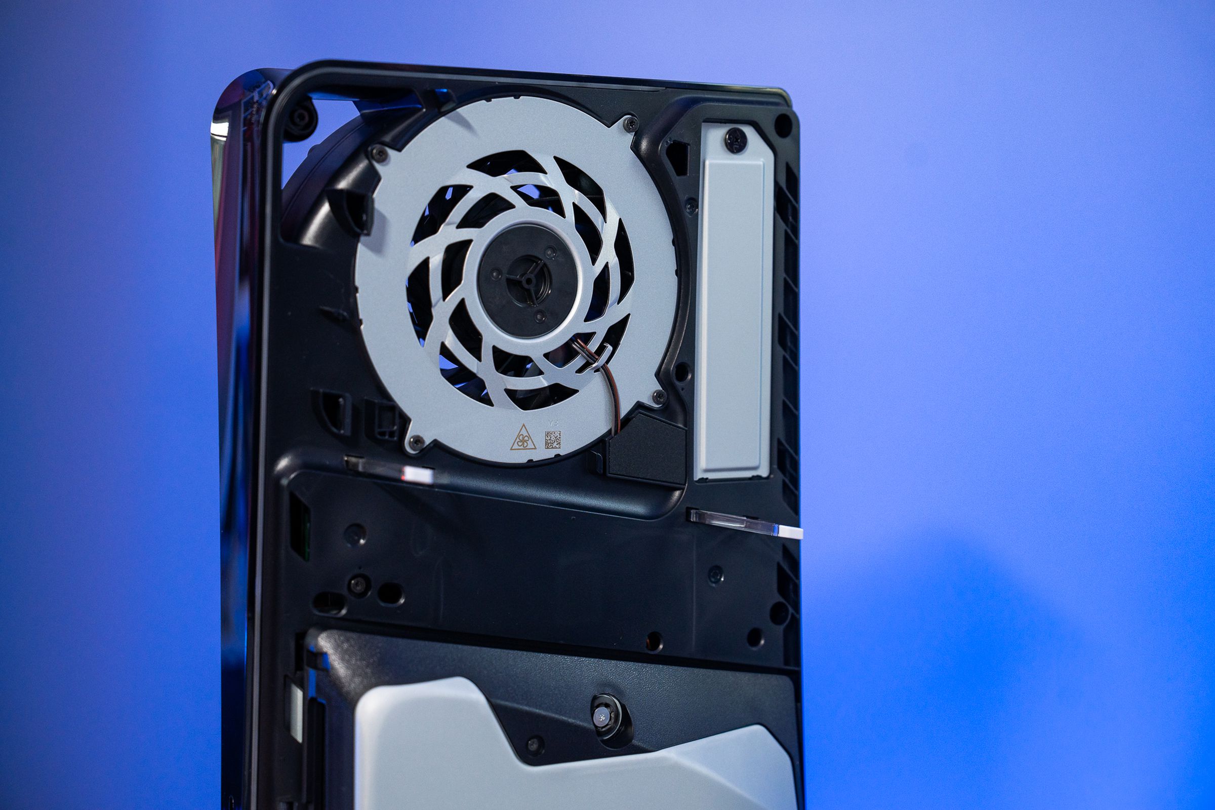 <em>The new PS5’s inner case without any covers attached.</em>