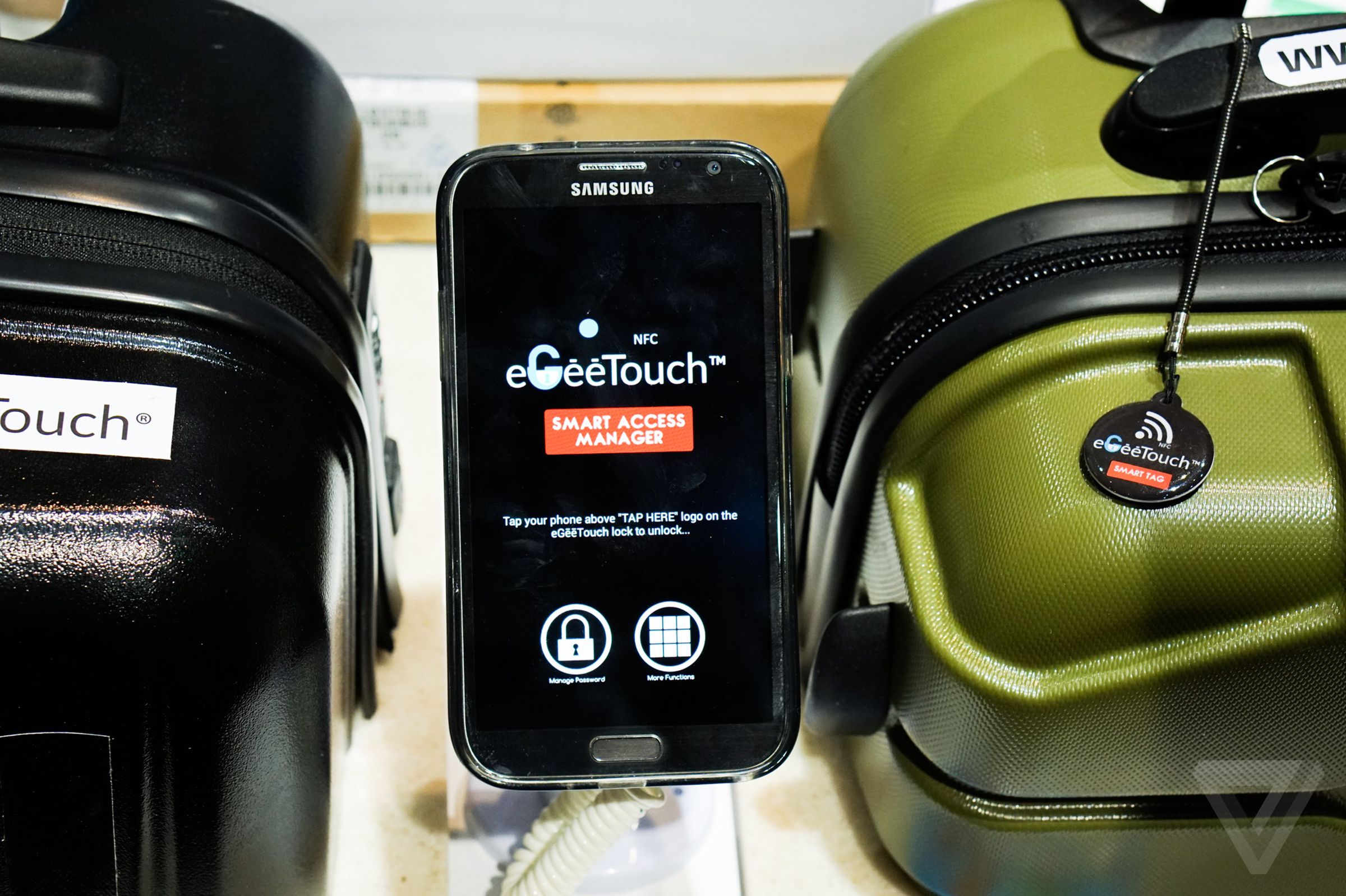 eGeeTouch smart luggage lock hands-on photos