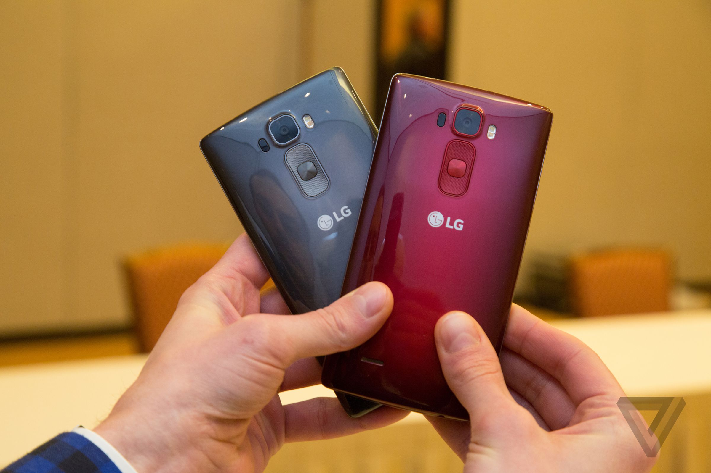 LG G Flex 2 hands-on photos