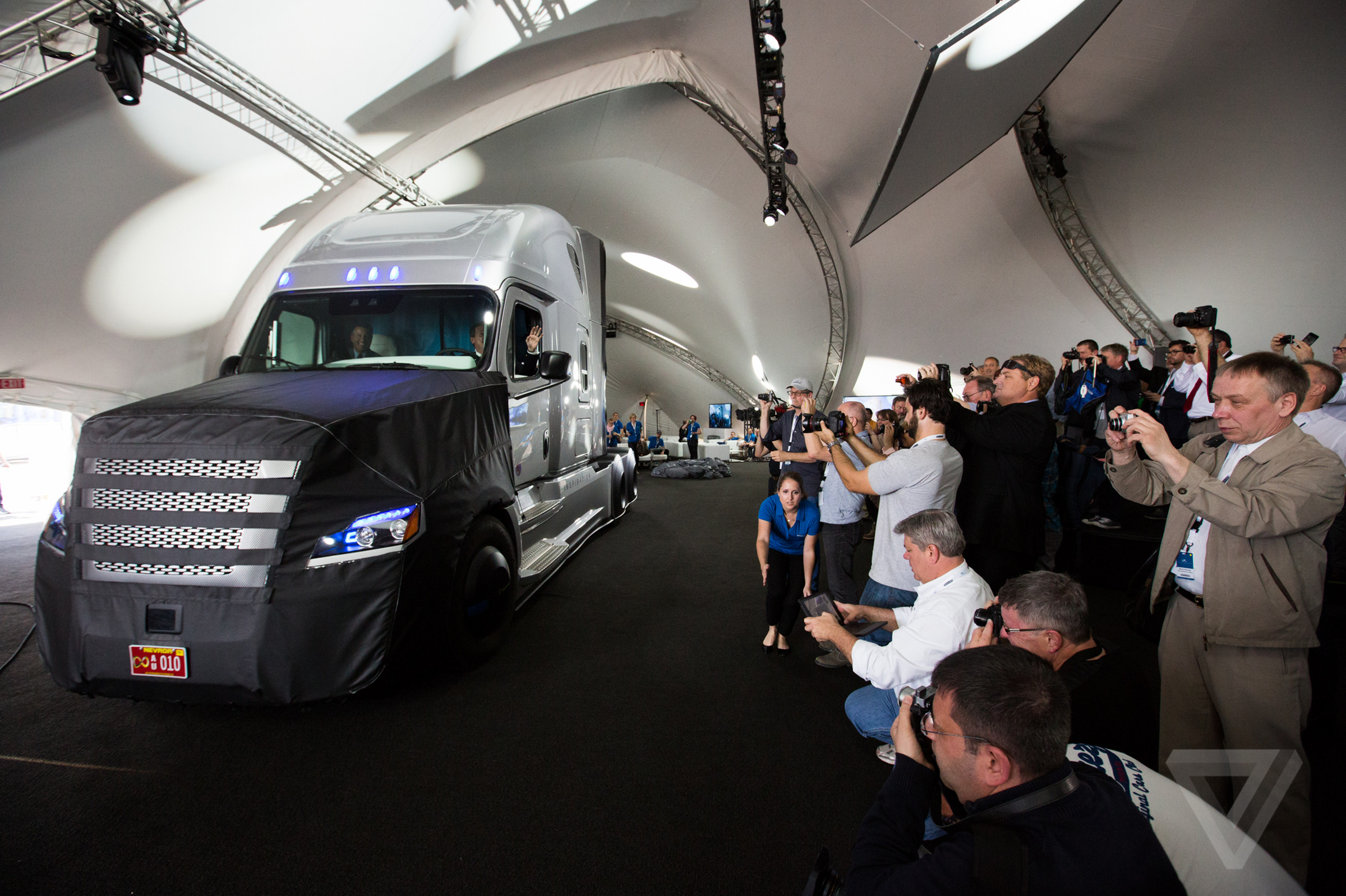 Freightliner self-driving big rig in photos