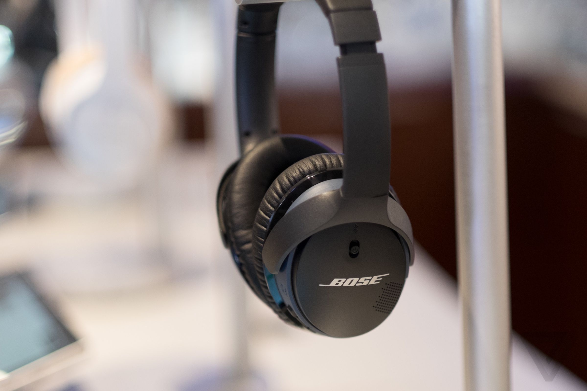Bose SoundLink II Around-Ear Wireless Headphones II photos