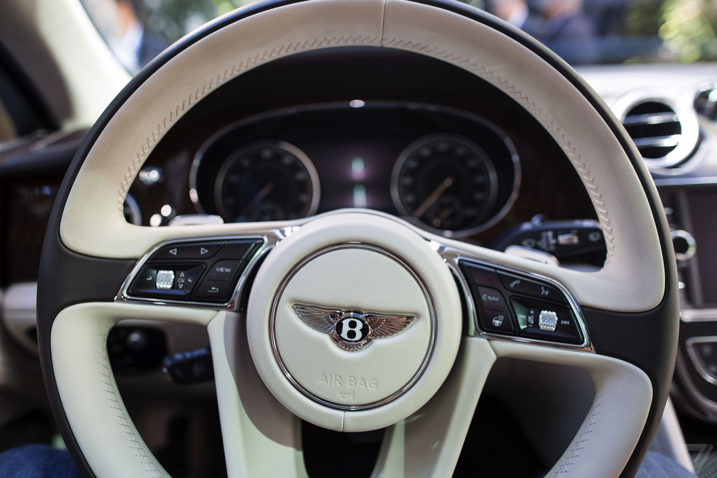 Bentley Bentayga First Edition photos