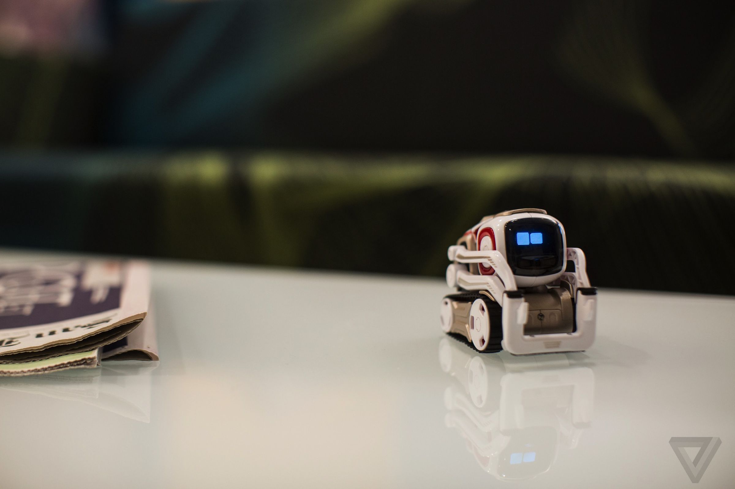 Hands-on with Anki's AI robot Cozmo