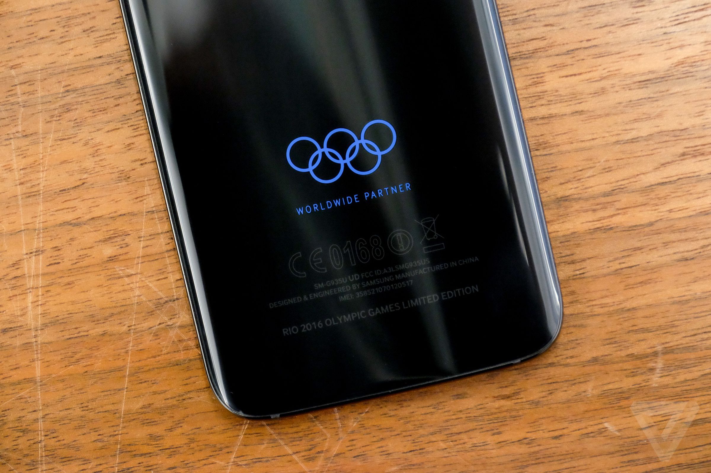 Samsung Galaxy S7 Edge Olympic Games Edition photos