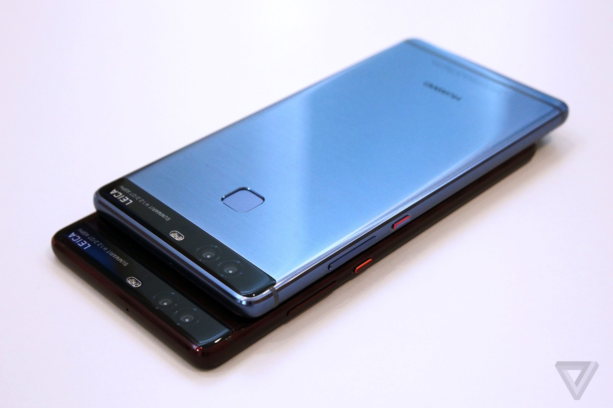 Huawei P9 in red and blue