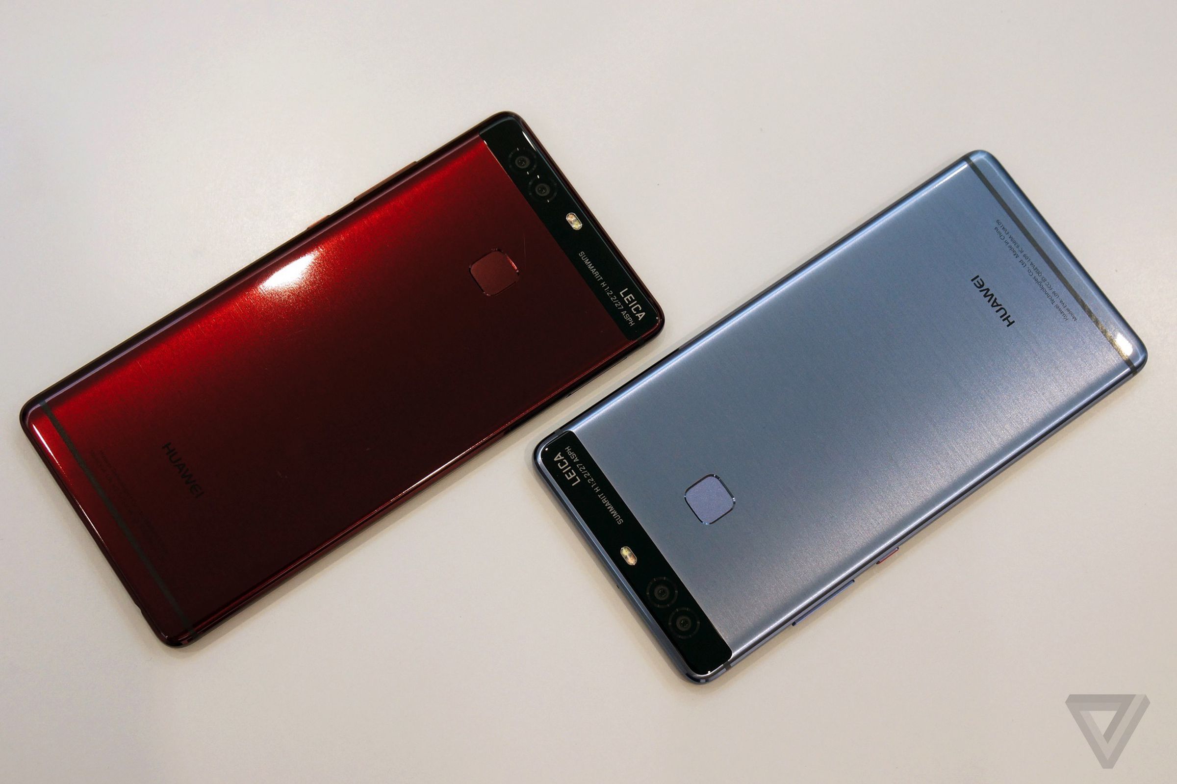 Huawei P9 in red and blue