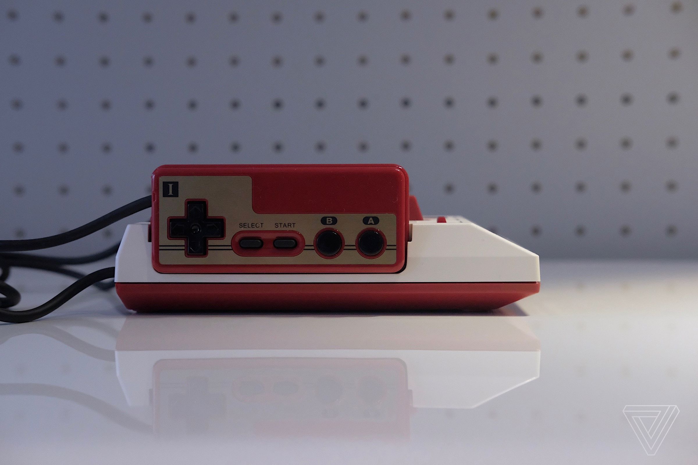 Nintendo Classic Mini Famicom photos