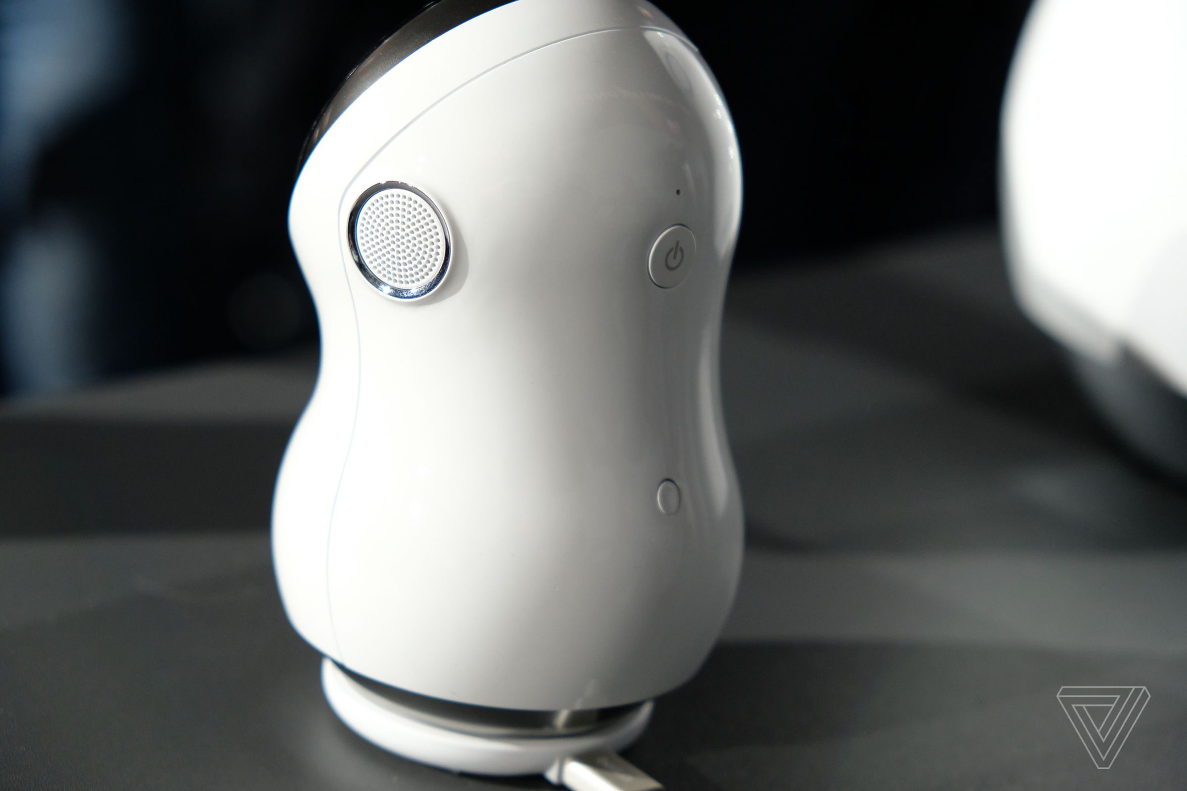 LG Hub home robot