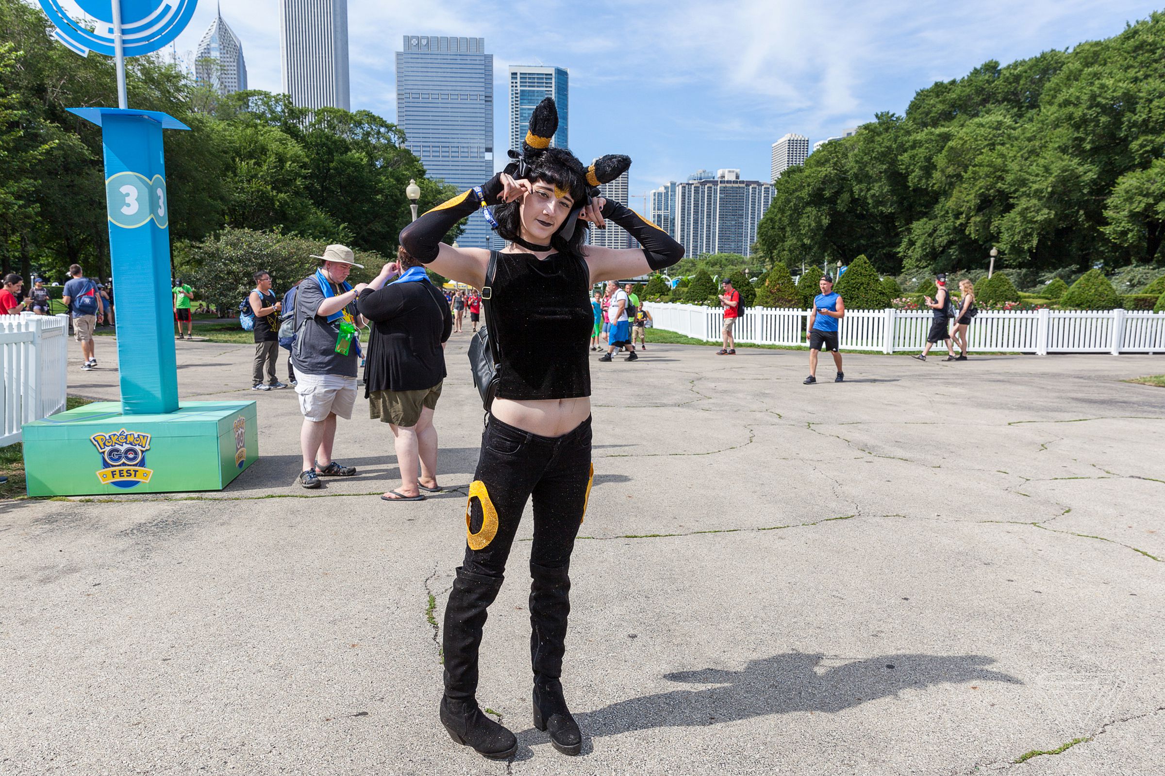 A fan dressed as an Umbreon