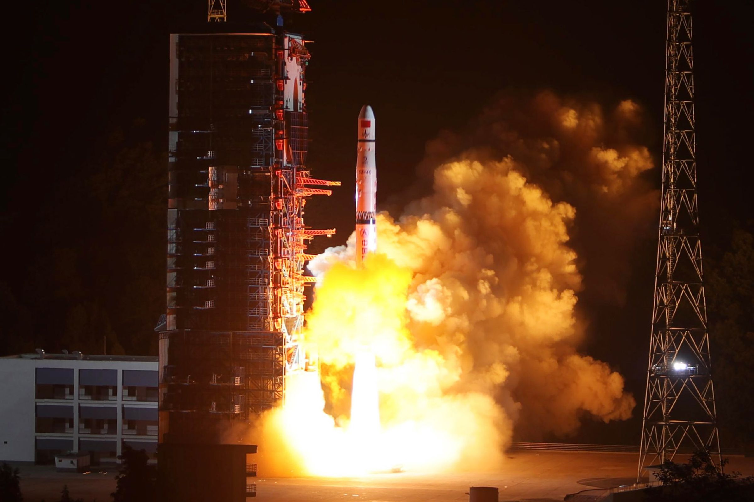 A Long March-4C rocket lifts off from the southwestern Xichang launch center carrying the Queqiao (“Magpie Bridge”) satellite in Xichang, China’s southwestern Sichuan province on May 21st, 2018.