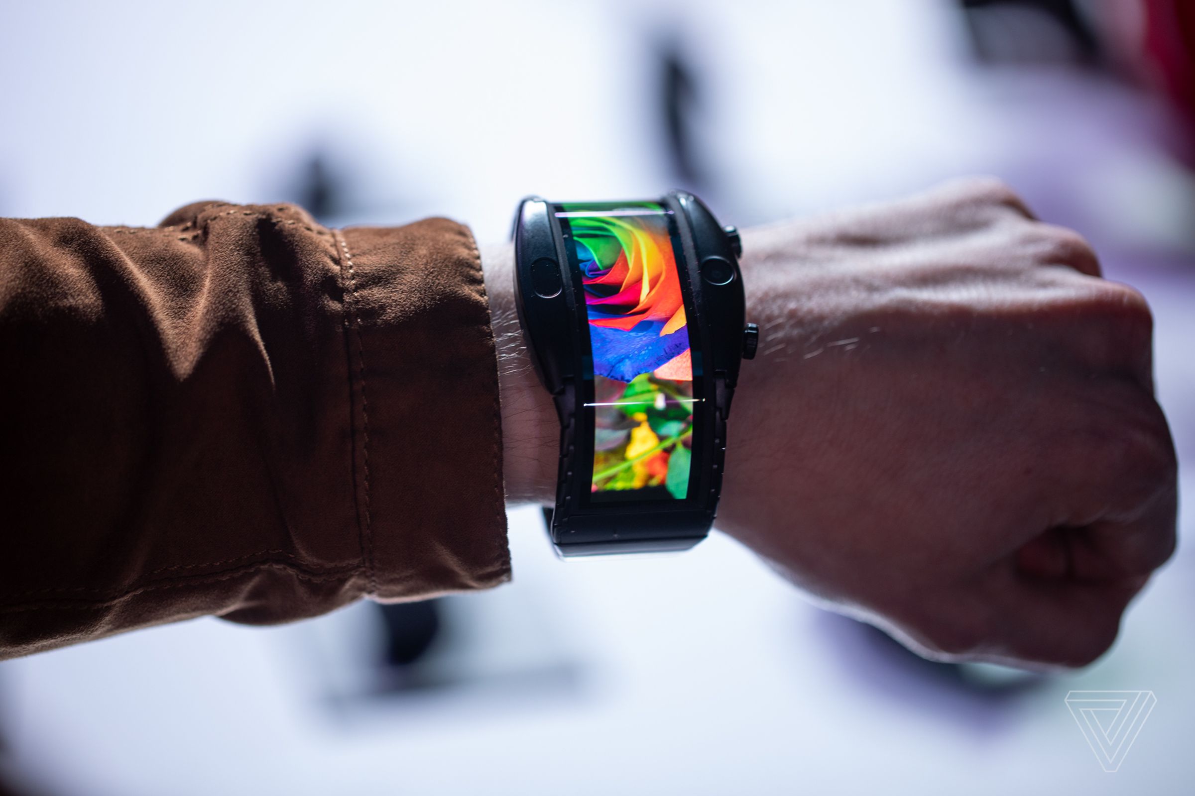 Because the wearable has an OLED display, the colors appear vibrant and bright. 