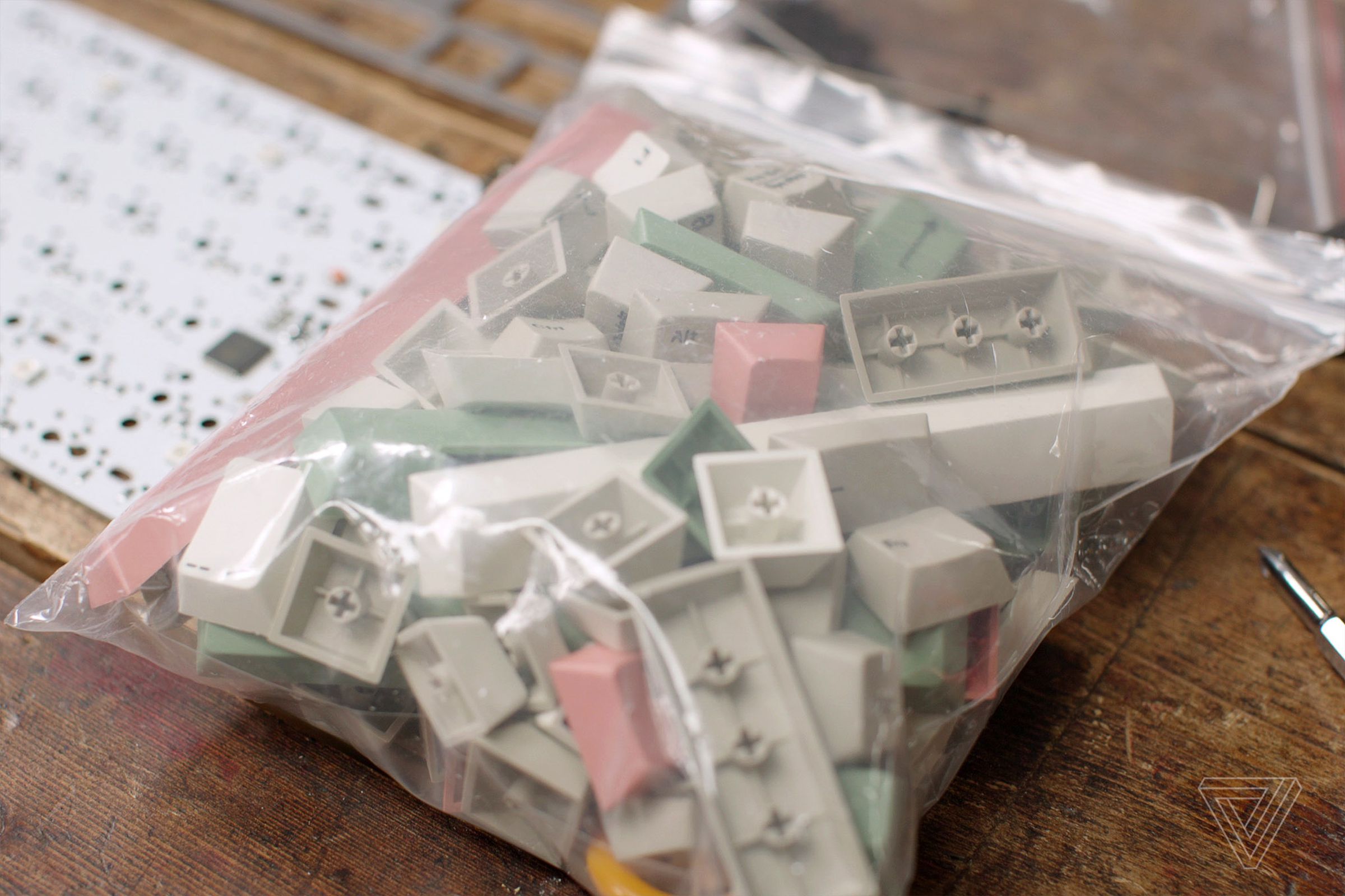 My keycaps were made of PBT plastic, and featured a retro beige design.