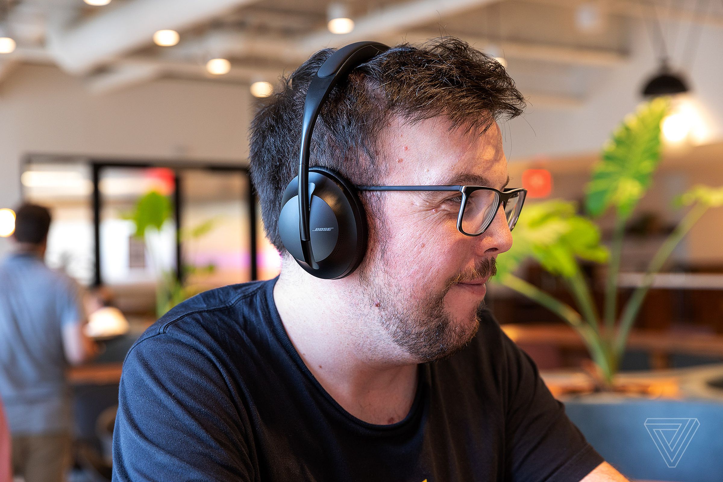 That’s The Verge’s Chris Welch wearing Bose’s Noise Canceling Headphones 700